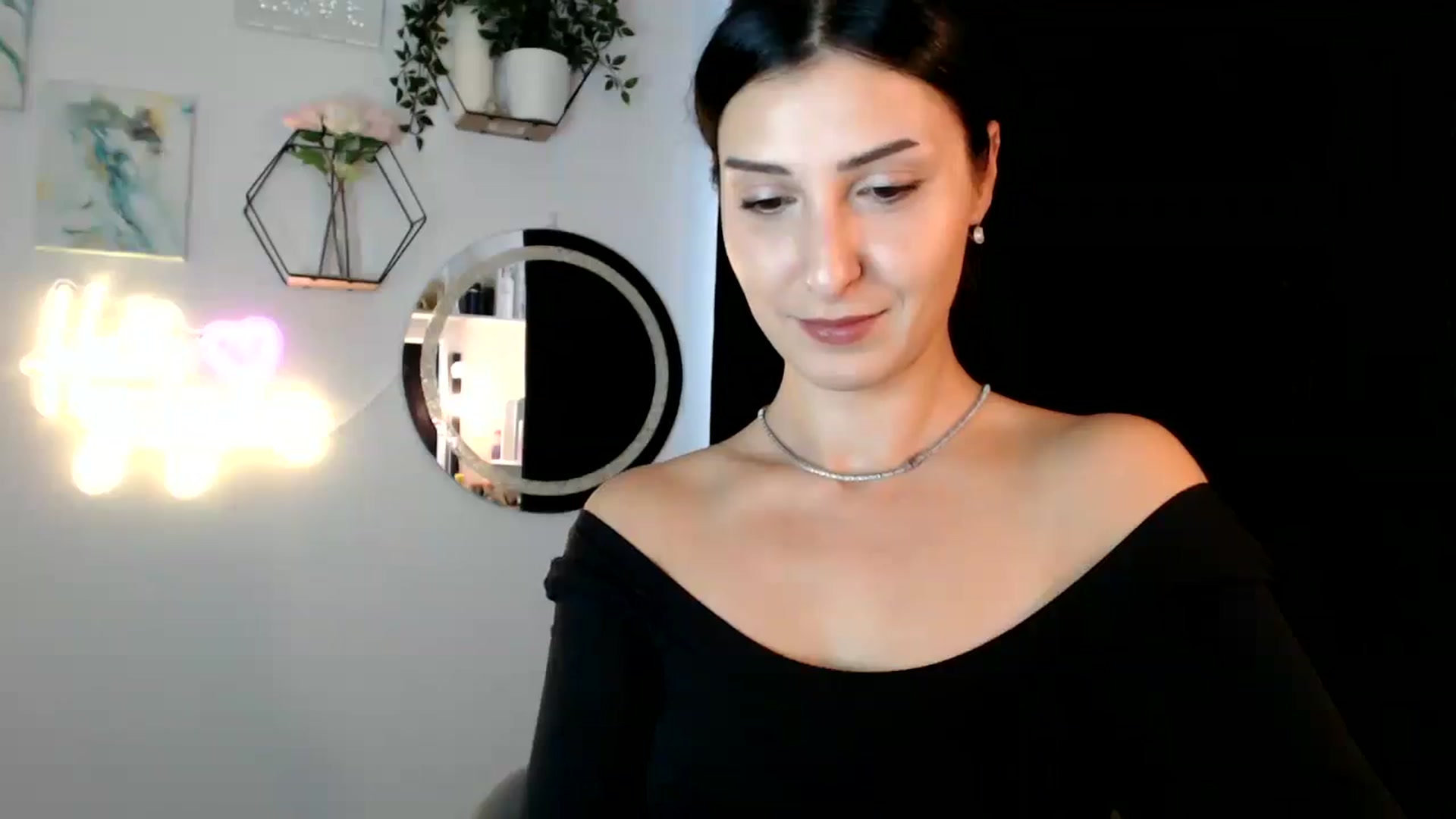 Gallery image thumbnail from Yara_77's myfreecams stream on, 09/19/2025, 10:47 image 12 of 20