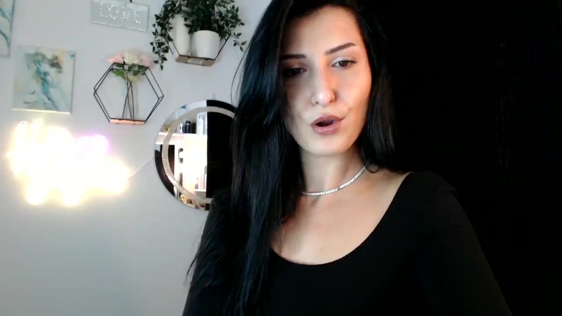 Gallery image thumbnail from Yara_77's myfreecams stream on, 09/19/2025, 10:47 image 3 of 20