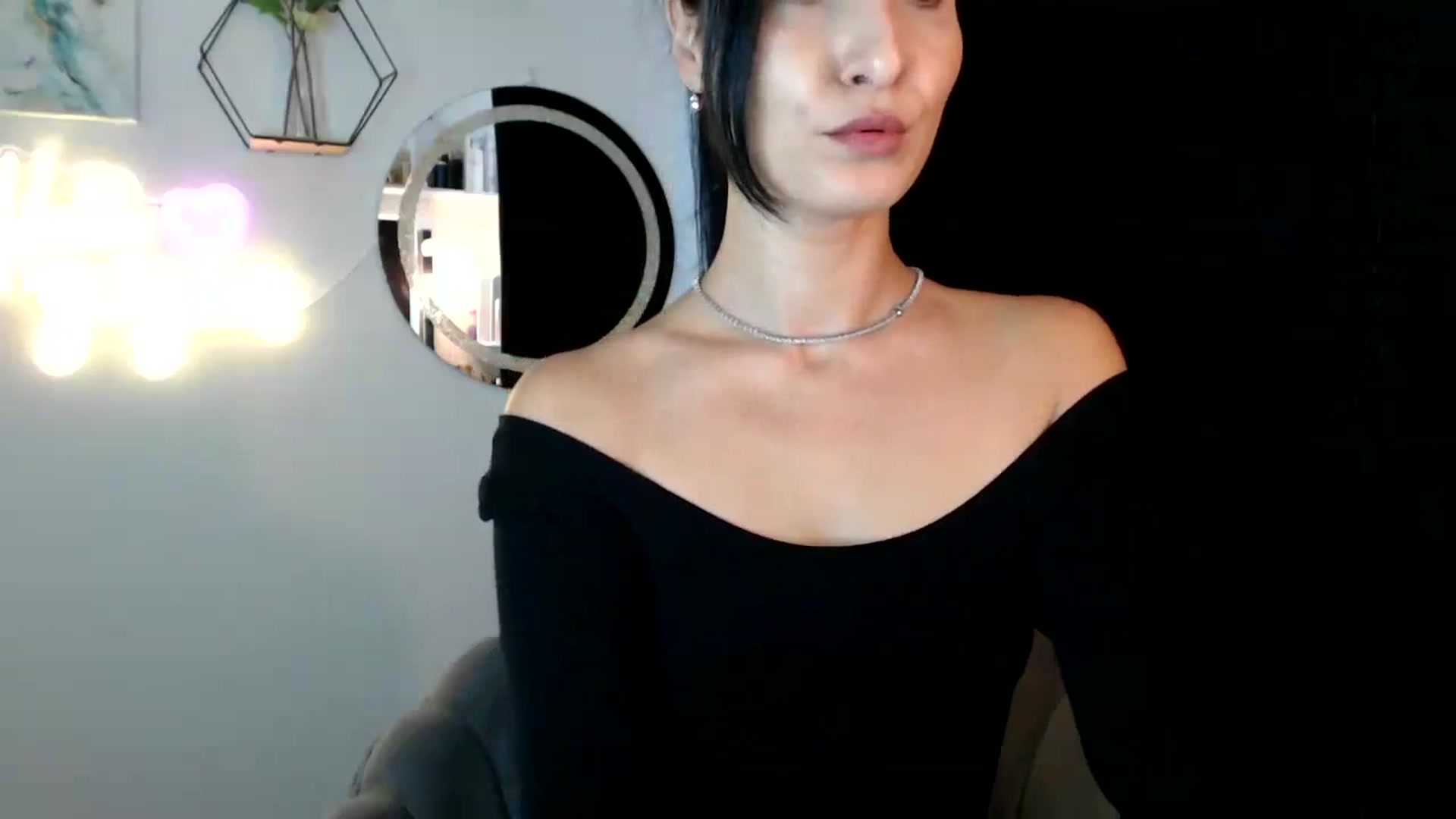 Gallery image thumbnail from Yara_77's myfreecams stream on, 09/19/2025, 10:47 image 20 of 20