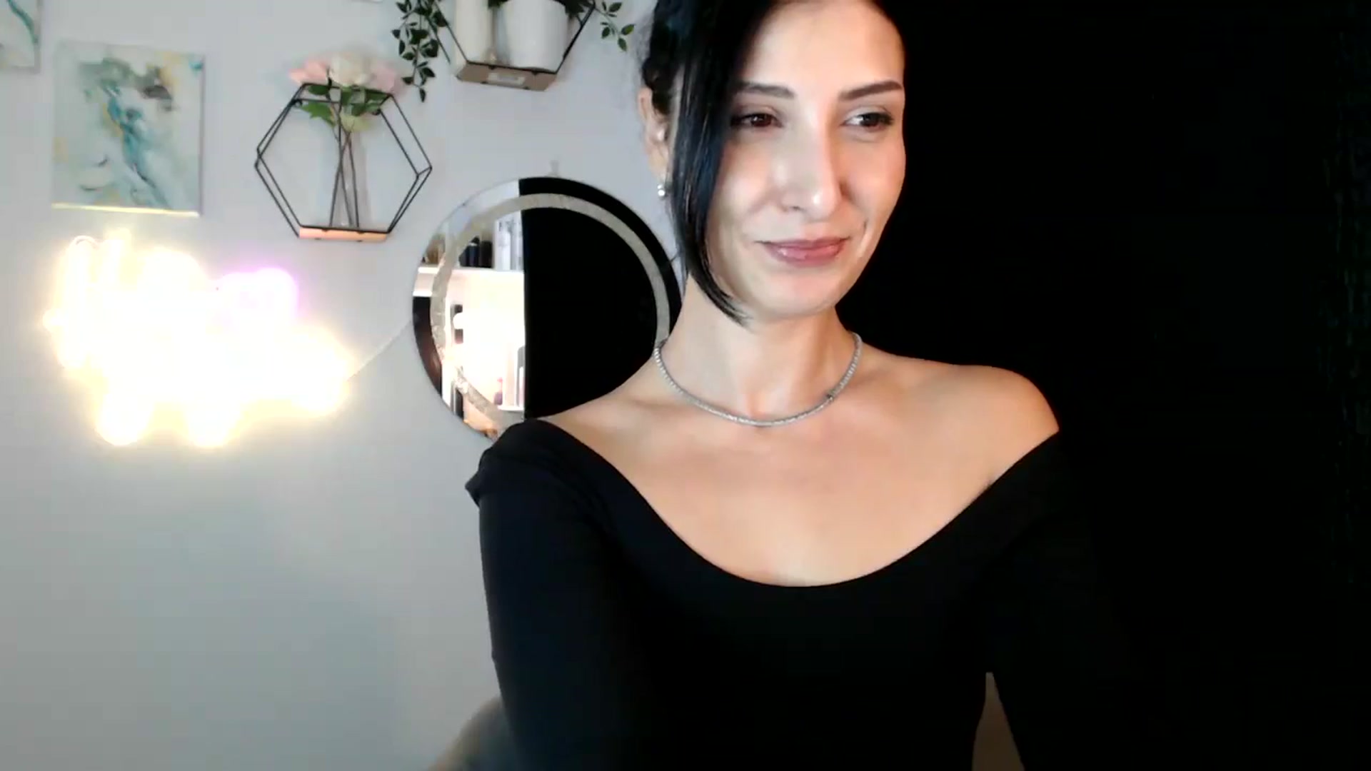 Gallery image thumbnail from Yara_77's myfreecams stream on, 09/19/2025, 10:47 image 18 of 20
