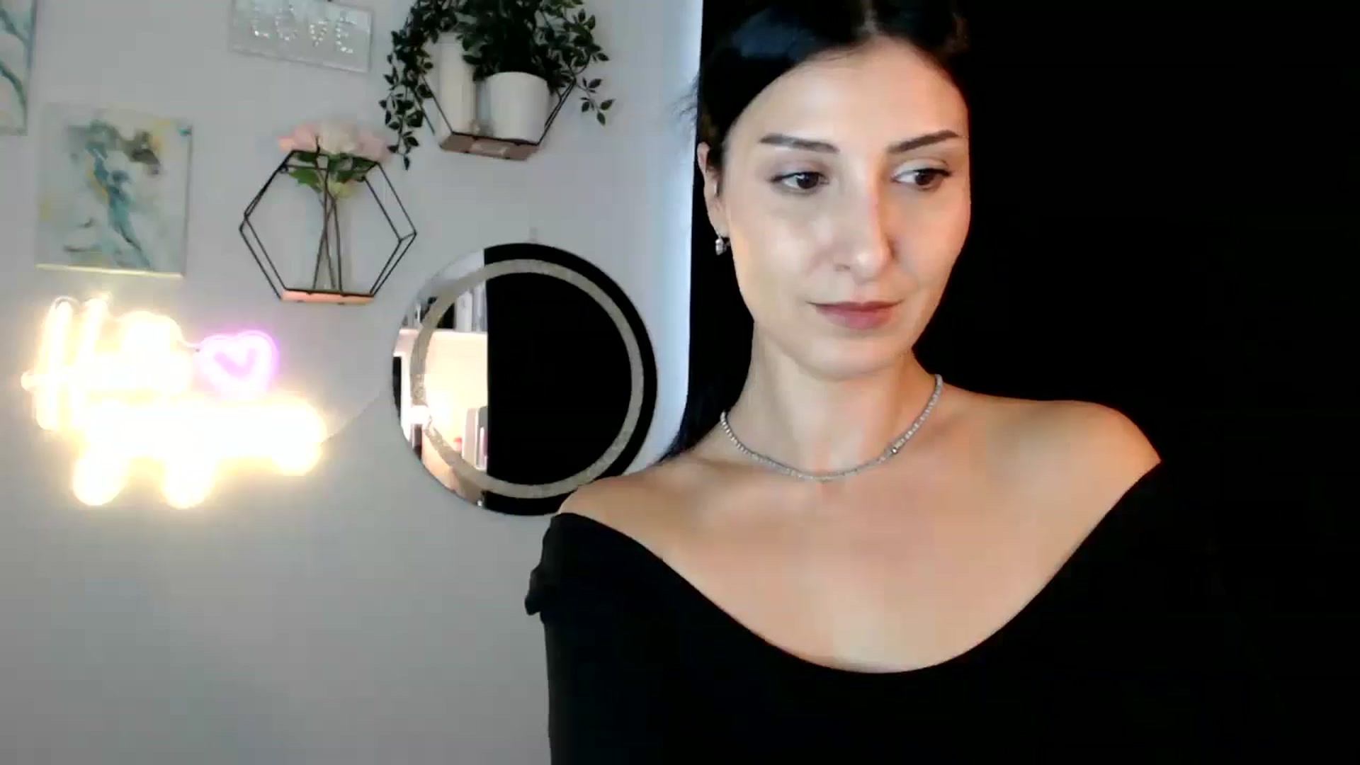 Gallery image thumbnail from Yara_77's myfreecams stream on, 09/19/2025, 10:47 image 15 of 20