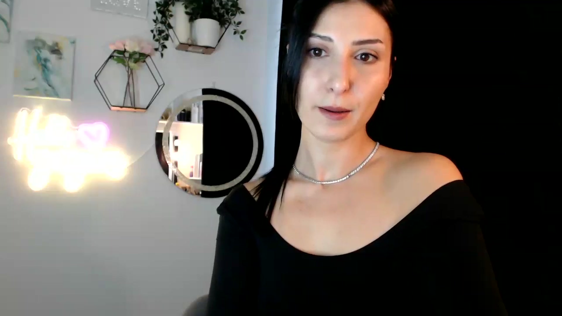 Gallery image thumbnail from Yara_77's myfreecams stream on, 09/19/2025, 10:47 image 11 of 20