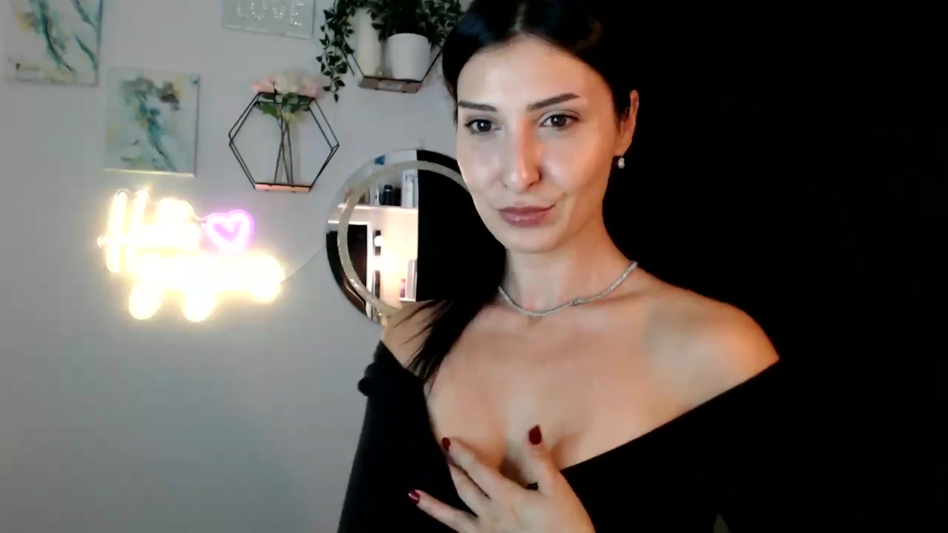 Gallery image thumbnail from Yara_77's myfreecams stream on, 09/19/2025, 10:47 image 14 of 20