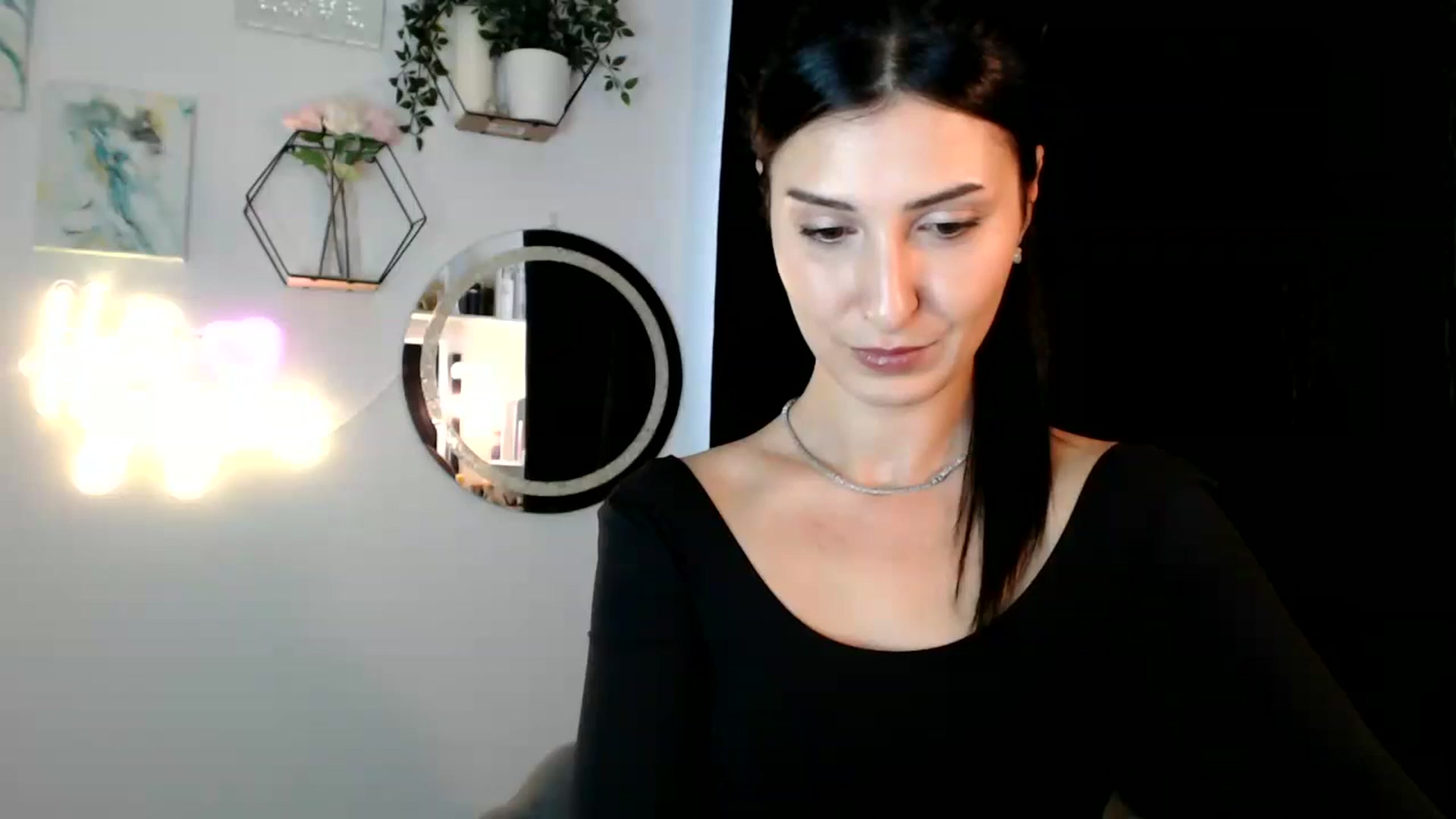 Gallery image thumbnail from Yara_77's myfreecams stream on, 09/19/2025, 10:47 image 10 of 20