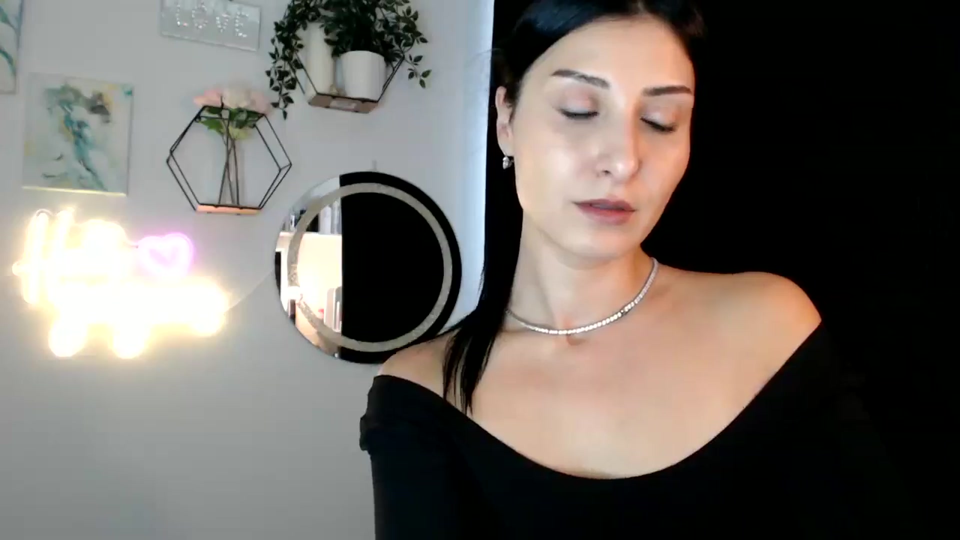 Gallery image thumbnail from Yara_77's myfreecams stream on, 09/19/2025, 10:47 image 16 of 20