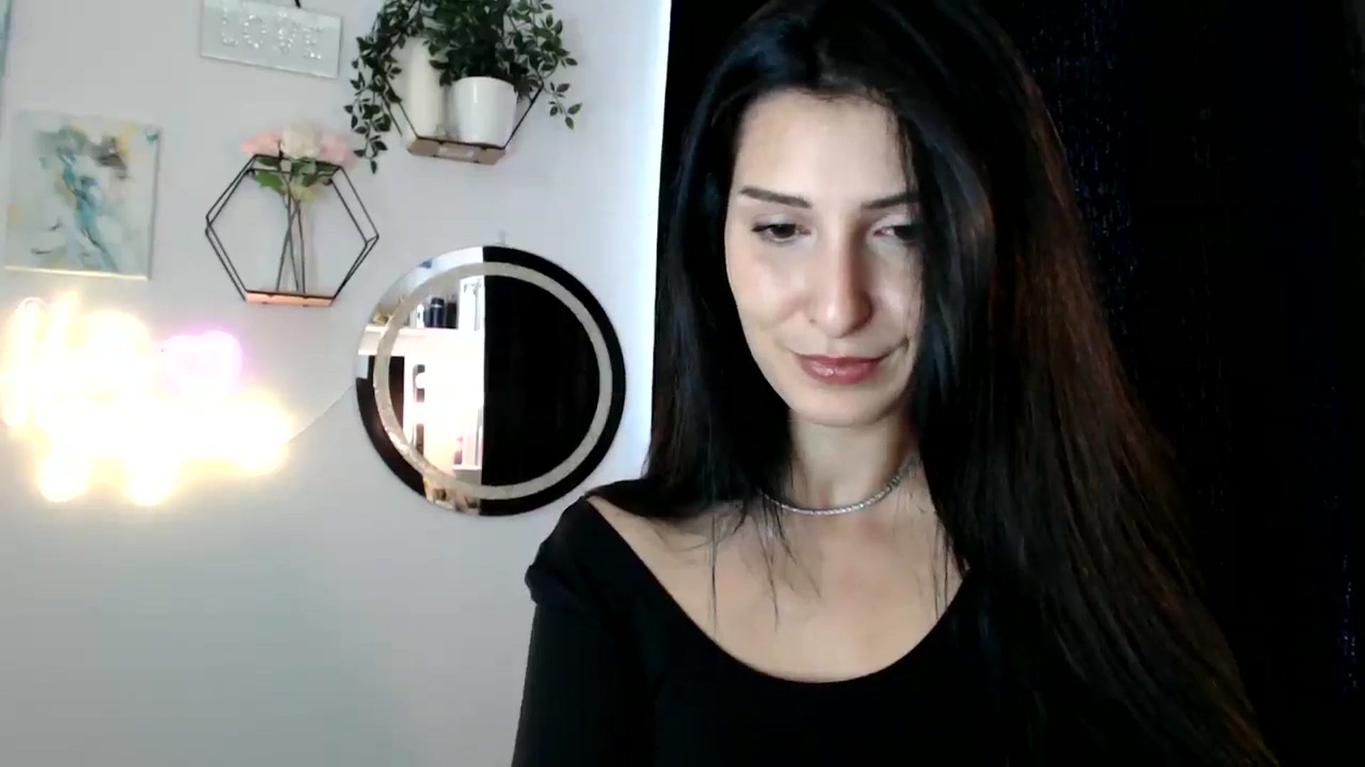 Gallery image thumbnail from Yara_77's myfreecams stream on, 09/19/2025, 10:47 image 2 of 20
