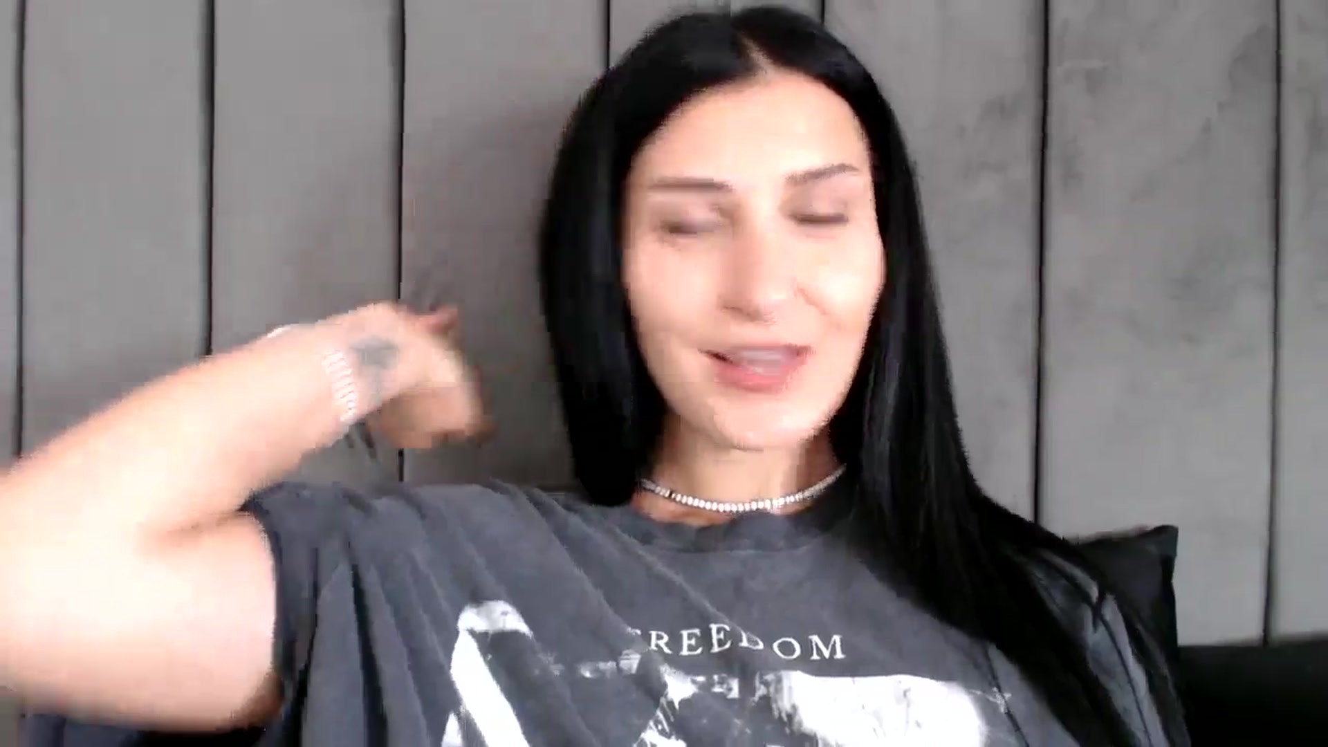 Gallery image thumbnail from Yara_77's myfreecams stream on, 09/25/2025, 11:52 image 5 of 20
