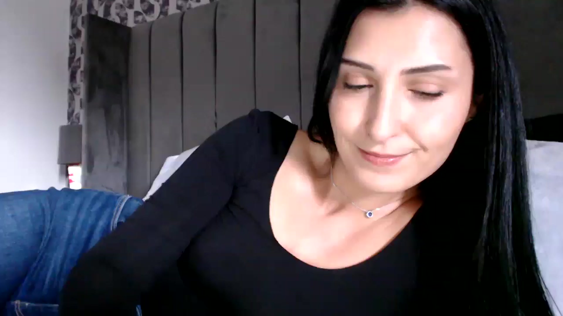 Gallery image thumbnail from Yara_77's myfreecams stream on, 09/26/2025, 11:16 image 3 of 20
