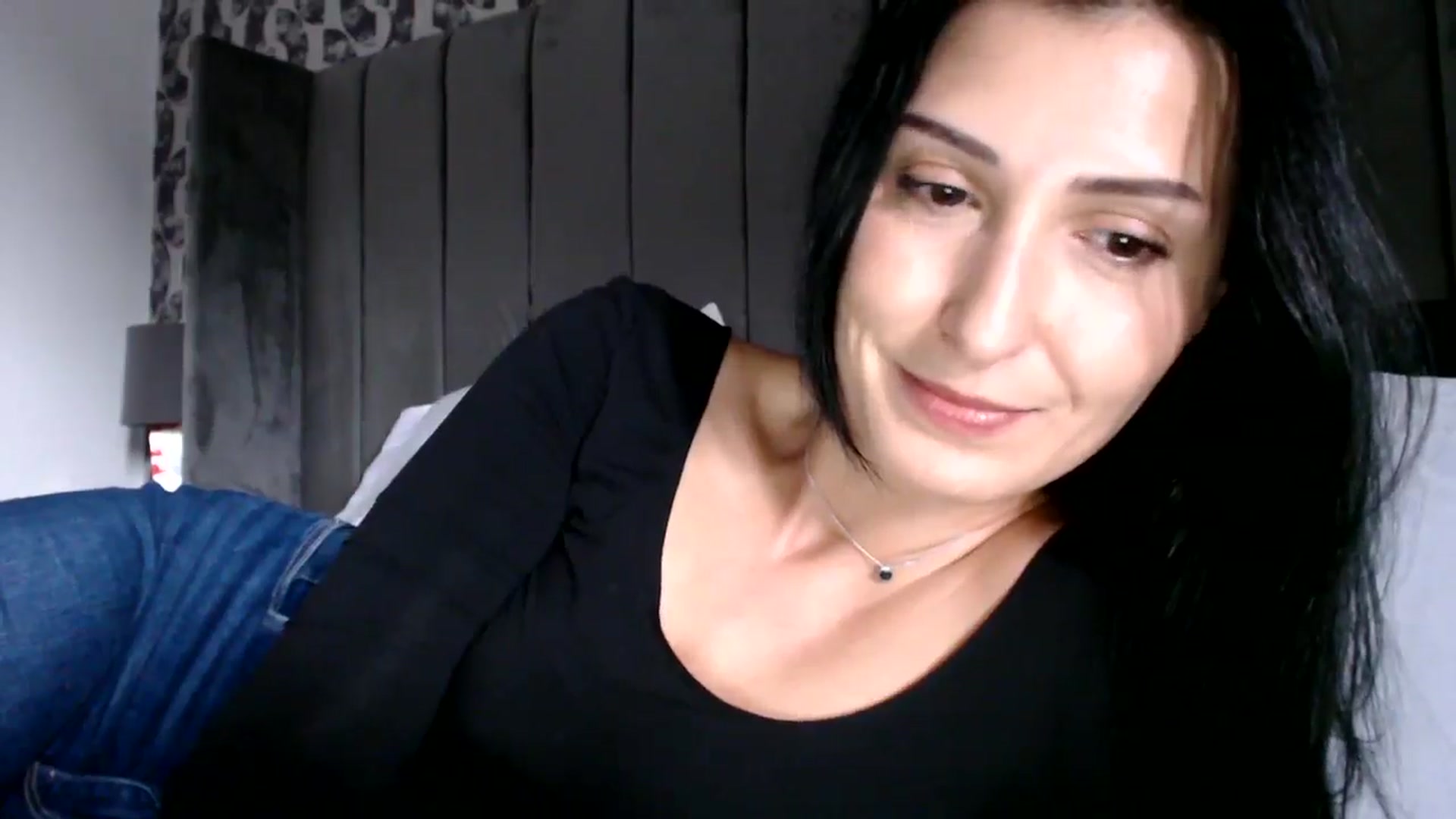 Gallery image thumbnail from Yara_77's myfreecams stream on, 09/26/2025, 11:16 image 9 of 20