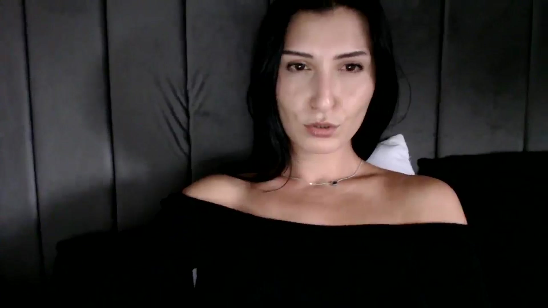 Gallery image thumbnail from Yara_77's myfreecams stream on, 09/26/2025, 11:16 image 11 of 20