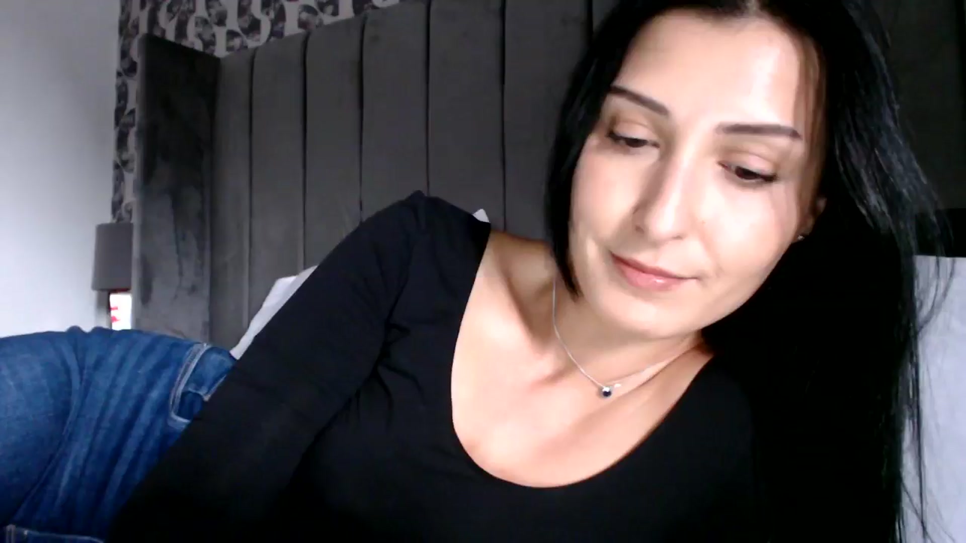 Gallery image thumbnail from Yara_77's myfreecams stream on, 09/26/2025, 11:16 image 8 of 20