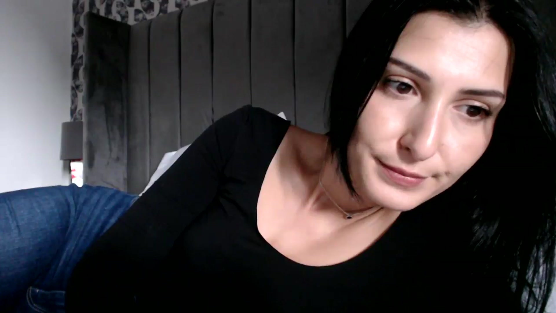 Gallery image thumbnail from Yara_77's myfreecams stream on, 09/26/2025, 11:16 image 10 of 20