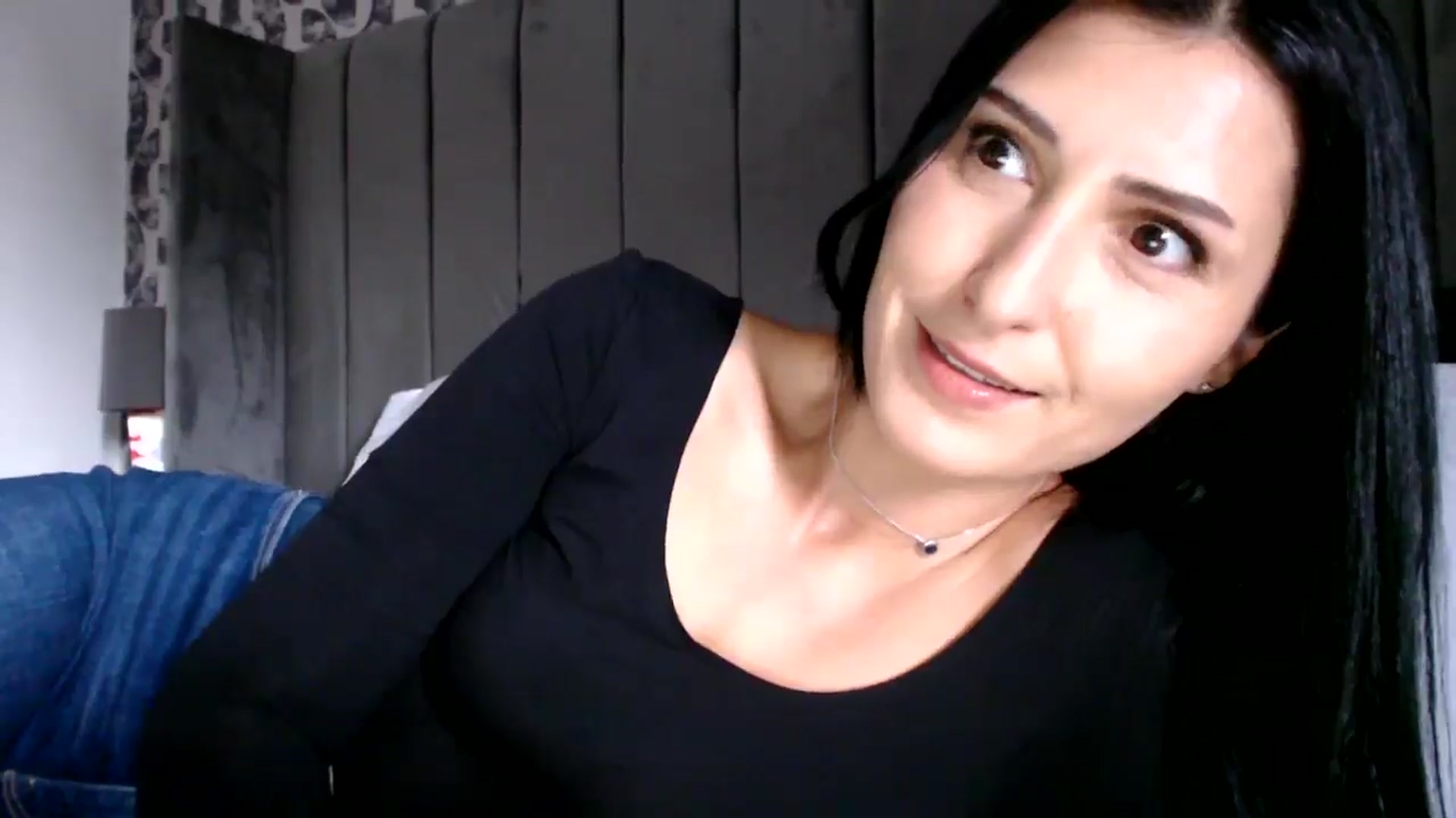 Gallery image thumbnail from Yara_77's myfreecams stream on, 09/26/2025, 11:16 image 5 of 20