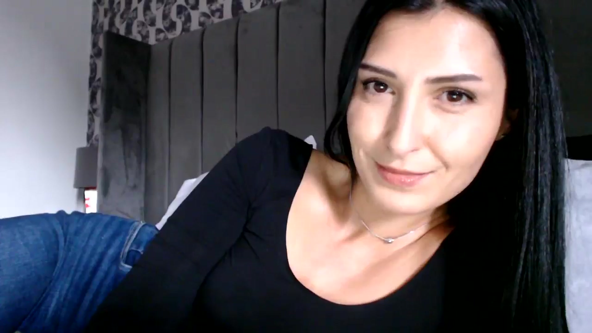 Gallery image thumbnail from Yara_77's myfreecams stream on, 09/26/2025, 11:16 image 6 of 20