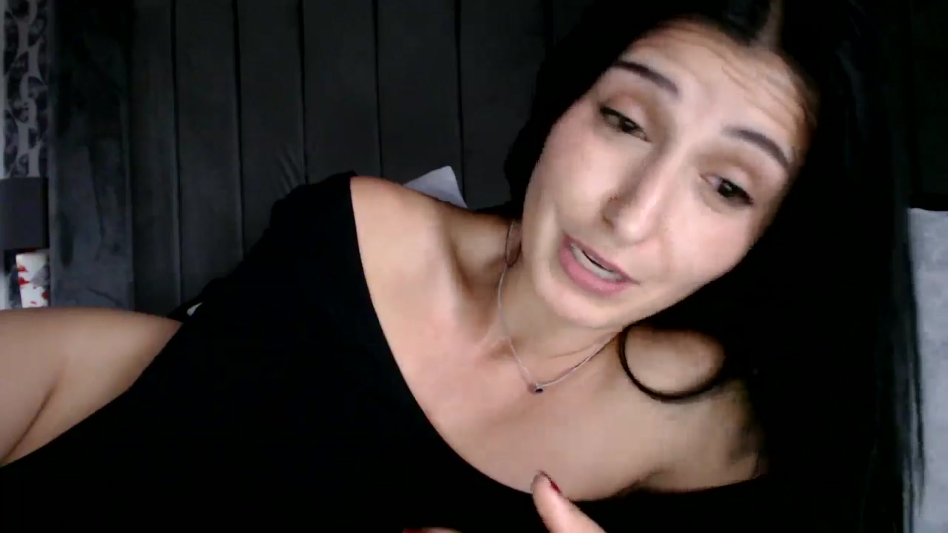 Gallery image thumbnail from Yara_77's myfreecams stream on, 09/26/2025, 13:35 image 17 of 20