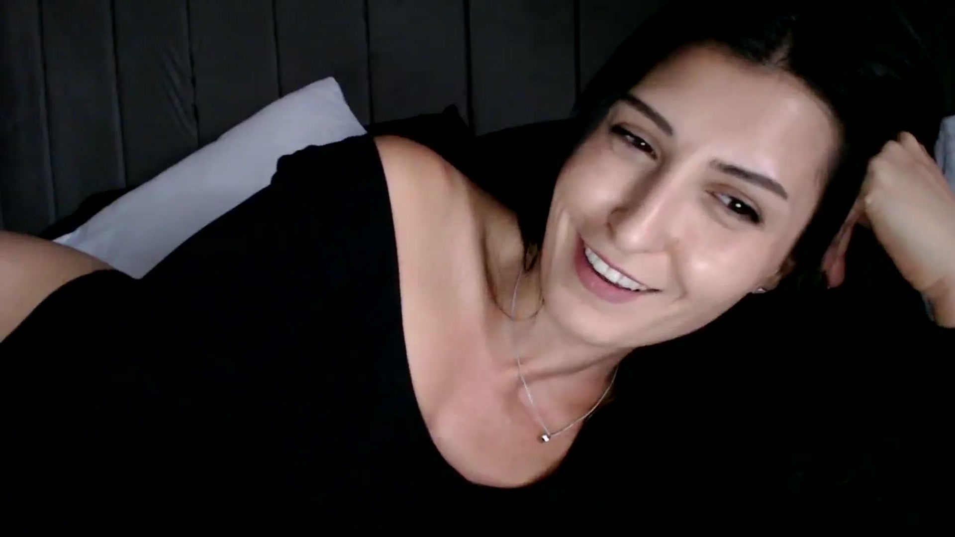 Gallery image thumbnail from Yara_77's myfreecams stream on, 09/26/2025, 13:35 image 18 of 20