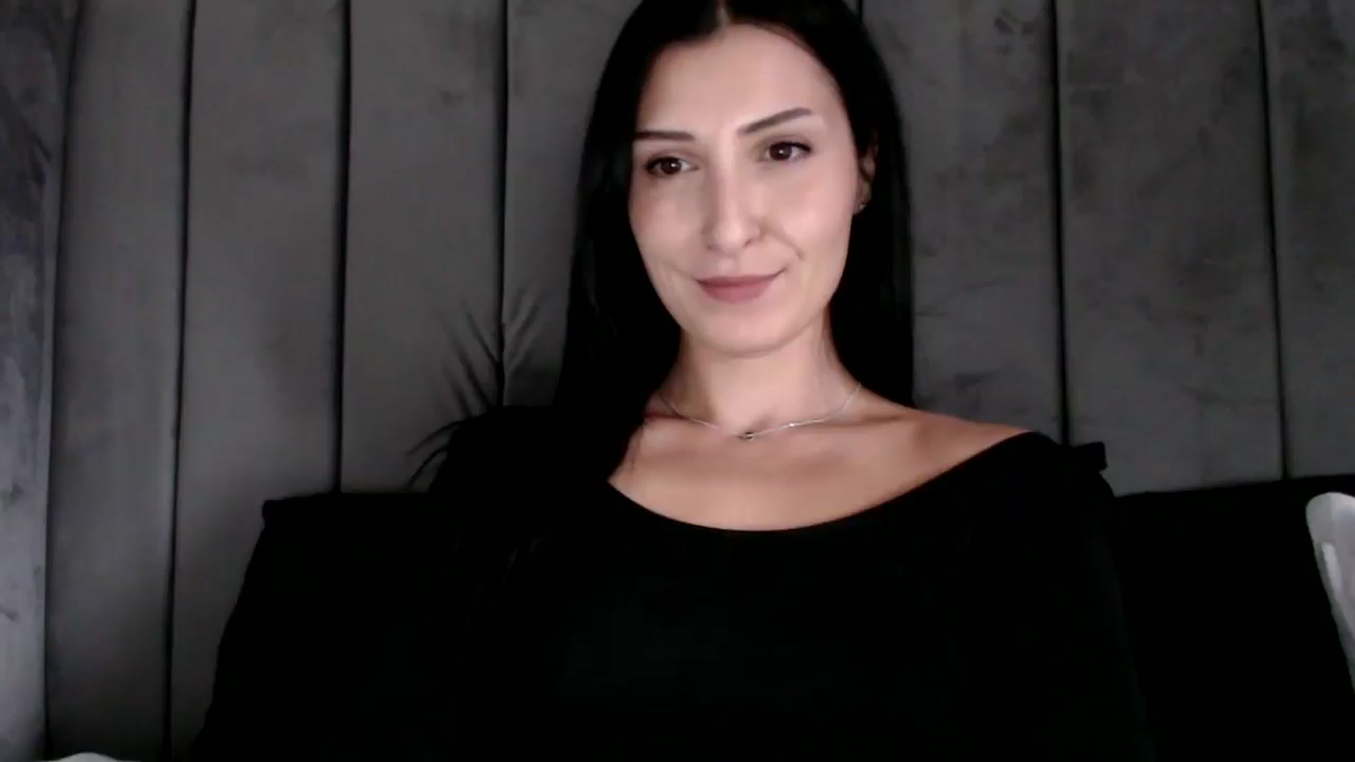 Gallery image thumbnail from Yara_77's myfreecams stream on, 09/26/2025, 13:35 image 1 of 20