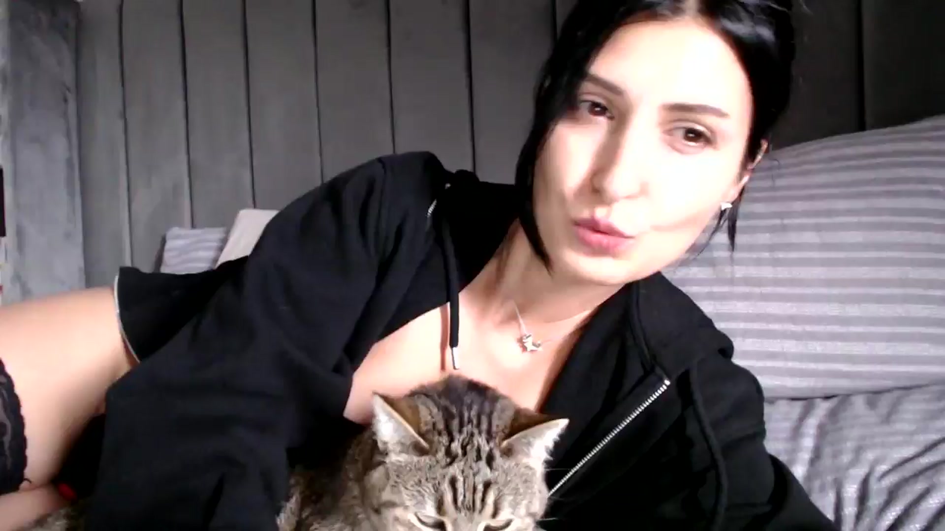 Gallery image thumbnail from Yara_77's myfreecams stream on, 10/01/2025, 12:39 image 5 of 20