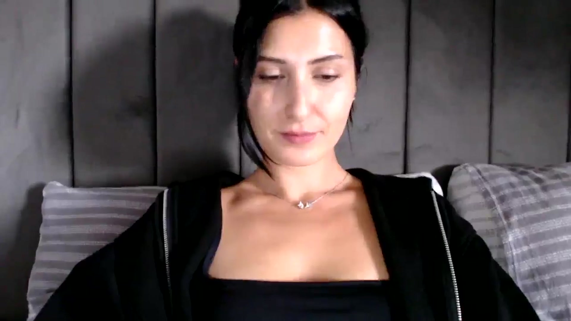 Gallery image thumbnail from Yara_77's myfreecams stream on, 10/01/2025, 12:39 image 13 of 20