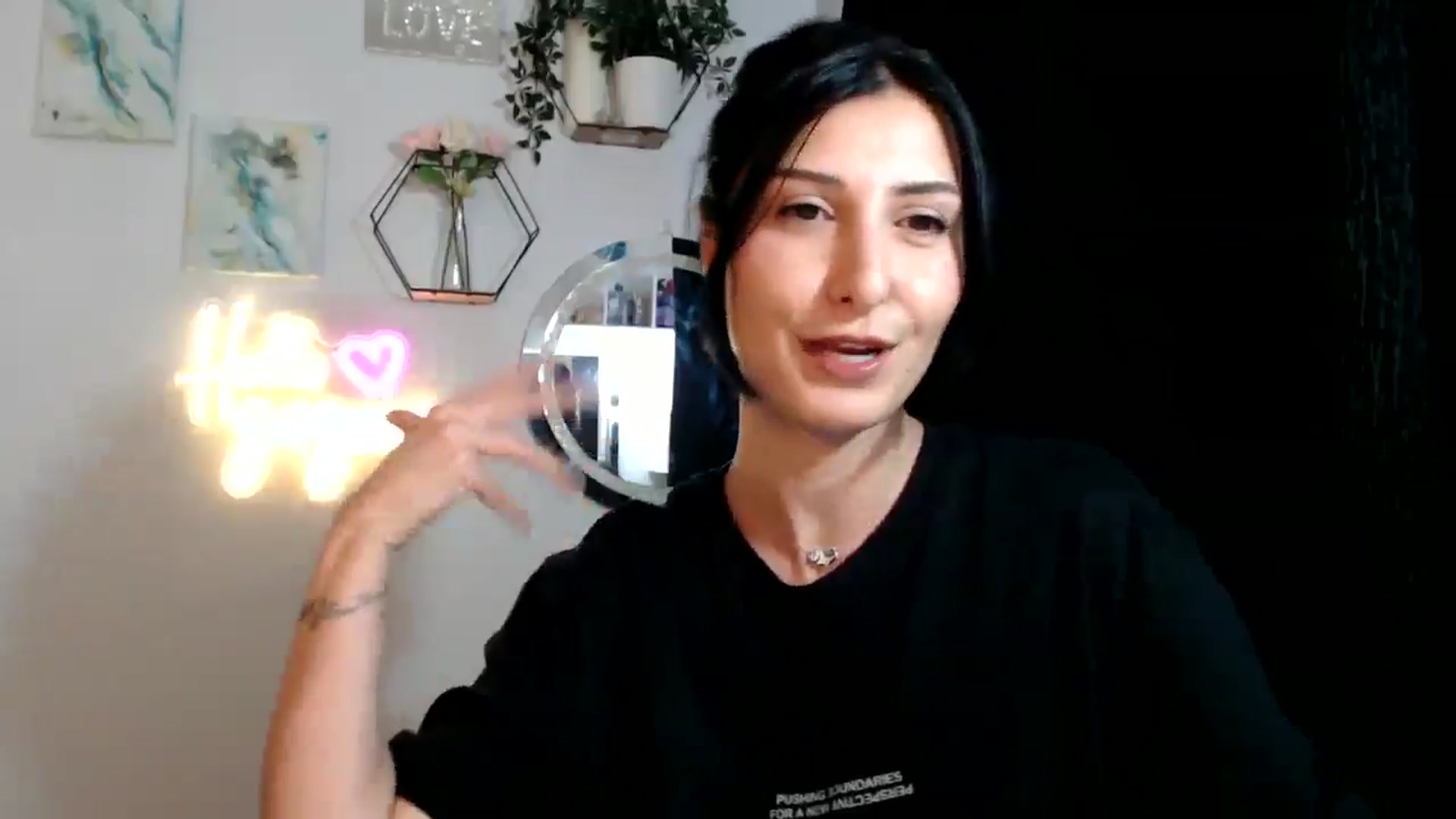 Gallery image thumbnail from Yara_77's myfreecams stream on, 10/02/2025, 11:28 image 17 of 20