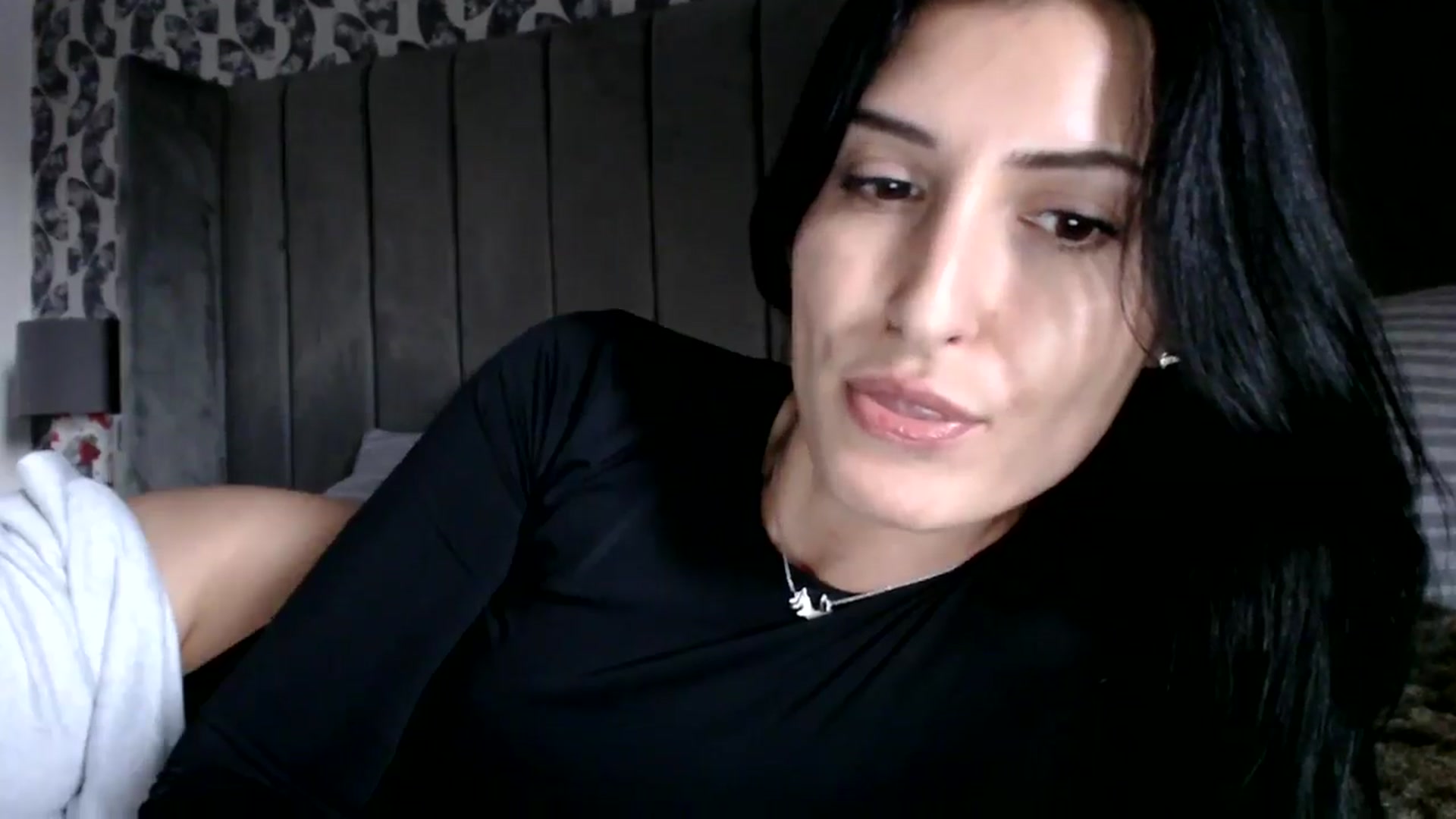 Gallery image thumbnail from Yara_77's myfreecams stream on, 10/02/2025, 15:22 image 6 of 20