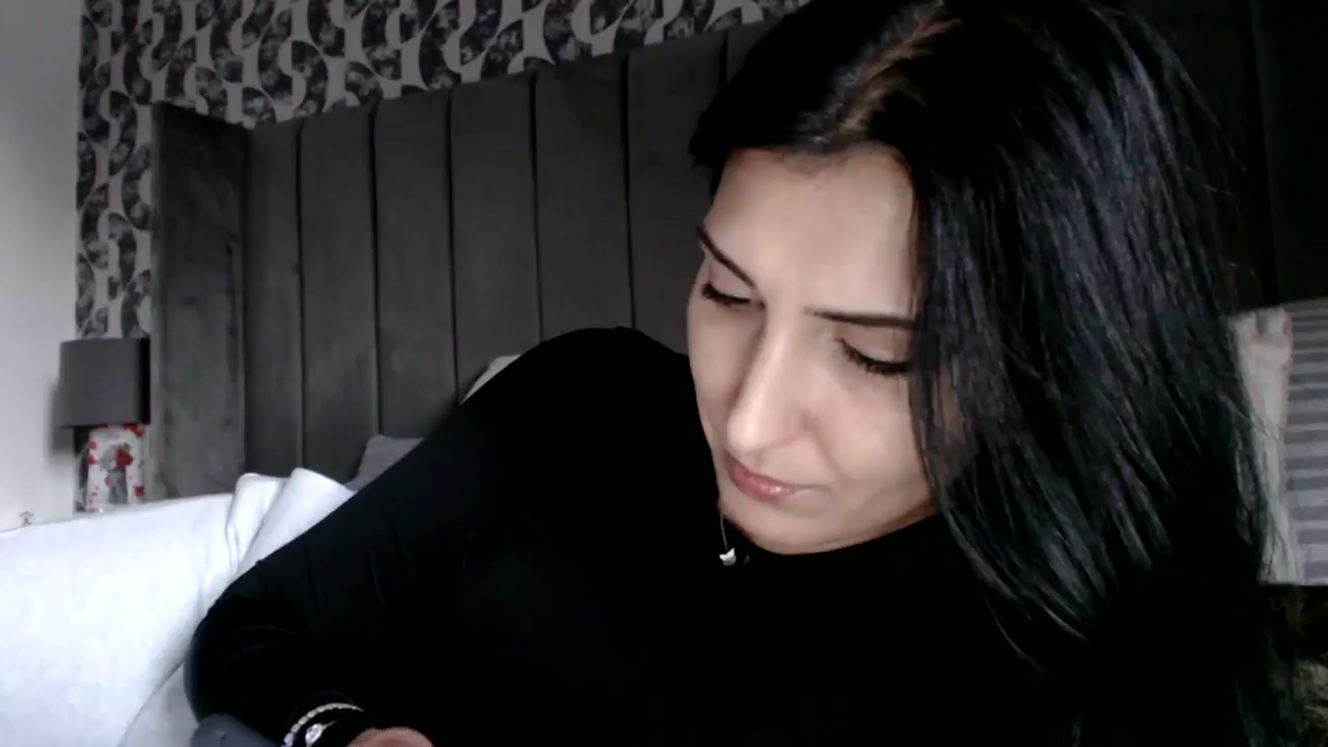 Gallery image thumbnail from Yara_77's myfreecams stream on, 10/02/2025, 15:22 image 5 of 20