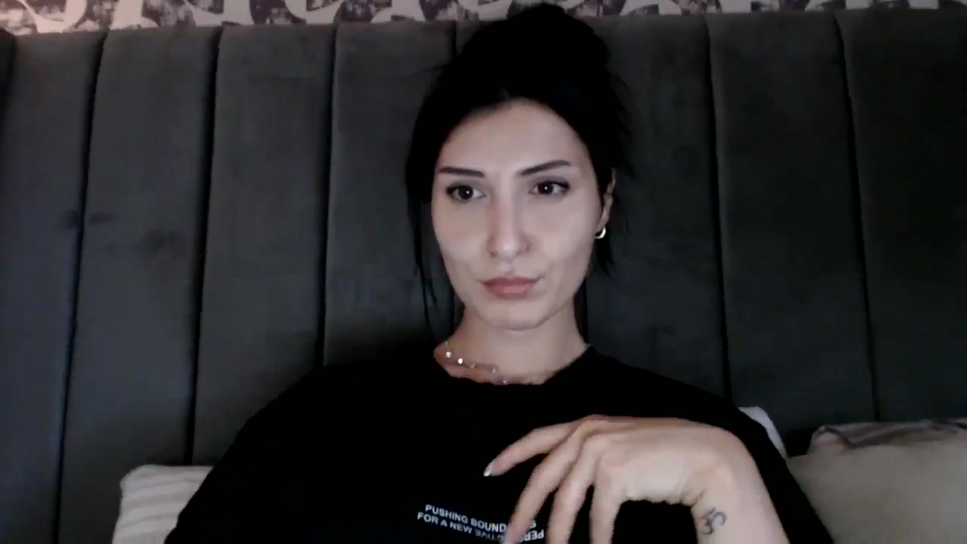 Gallery image thumbnail from Yara_77's myfreecams stream on, 10/07/2025, 08:19 image 13 of 20