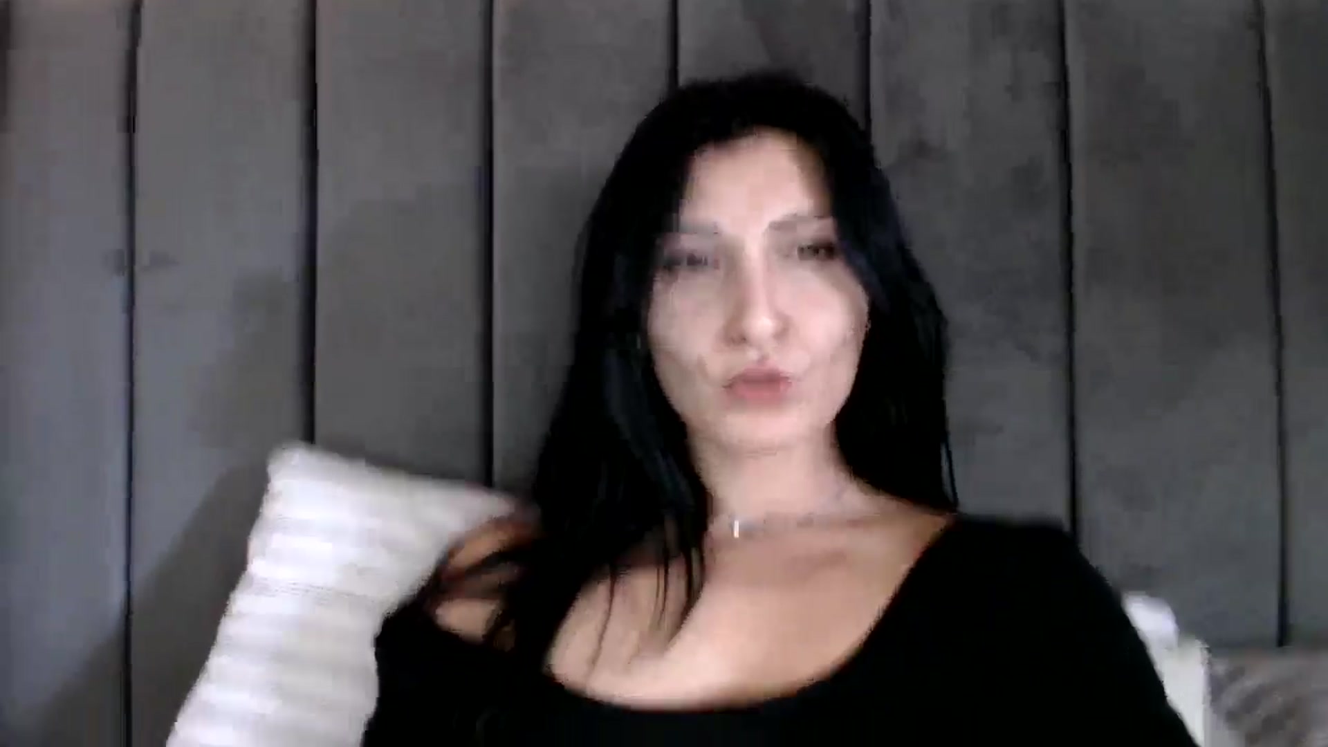 Gallery image thumbnail from Yara_77's myfreecams stream on, 10/07/2025, 09:39 image 13 of 20