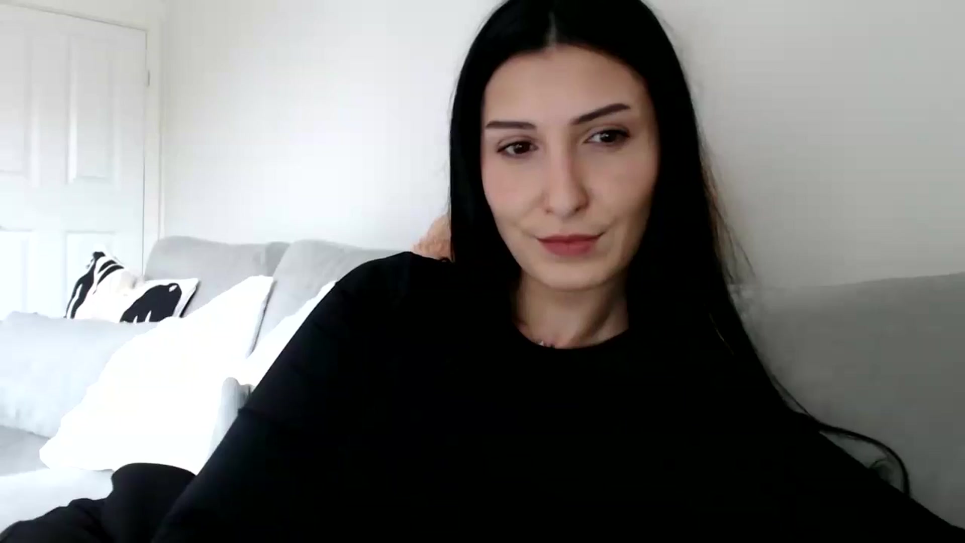 Gallery image thumbnail from Yara_77's myfreecams stream on, 10/08/2025, 08:56 image 2 of 20