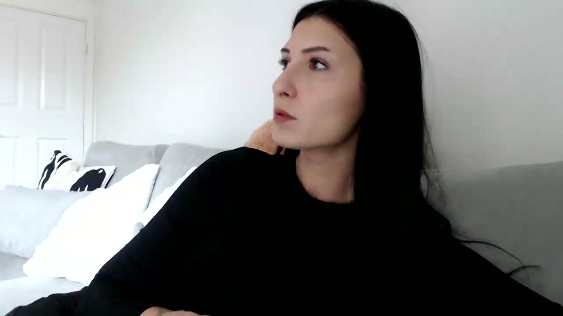 Gallery image thumbnail from Yara_77's myfreecams stream on, 10/08/2025, 08:56 image 5 of 20