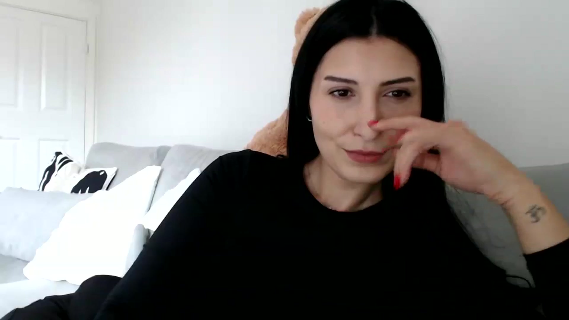 Gallery image thumbnail from Yara_77's myfreecams stream on, 10/08/2025, 08:56 image 4 of 20