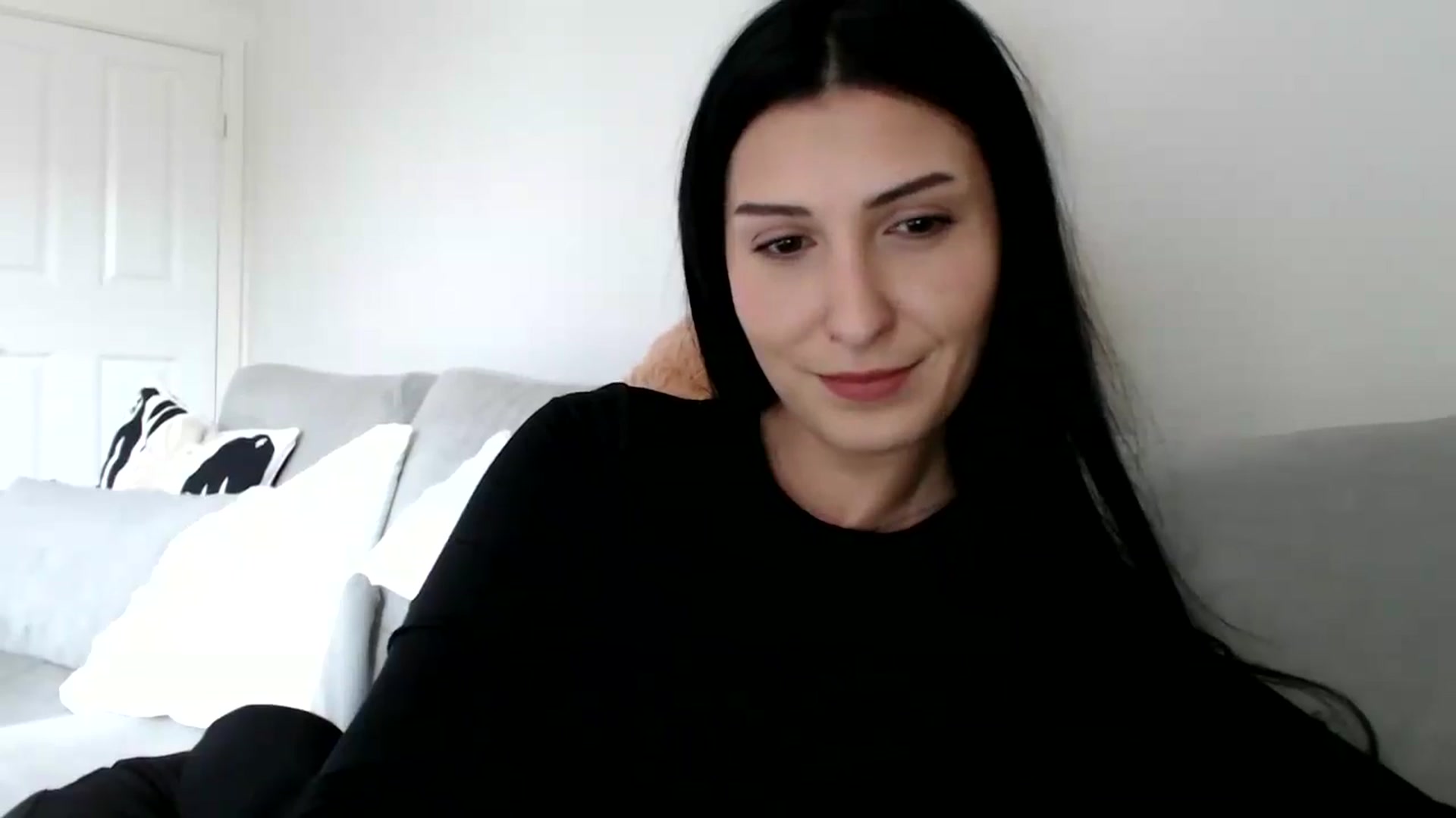 Gallery image thumbnail from Yara_77's myfreecams stream on, 10/08/2025, 08:56 image 3 of 20