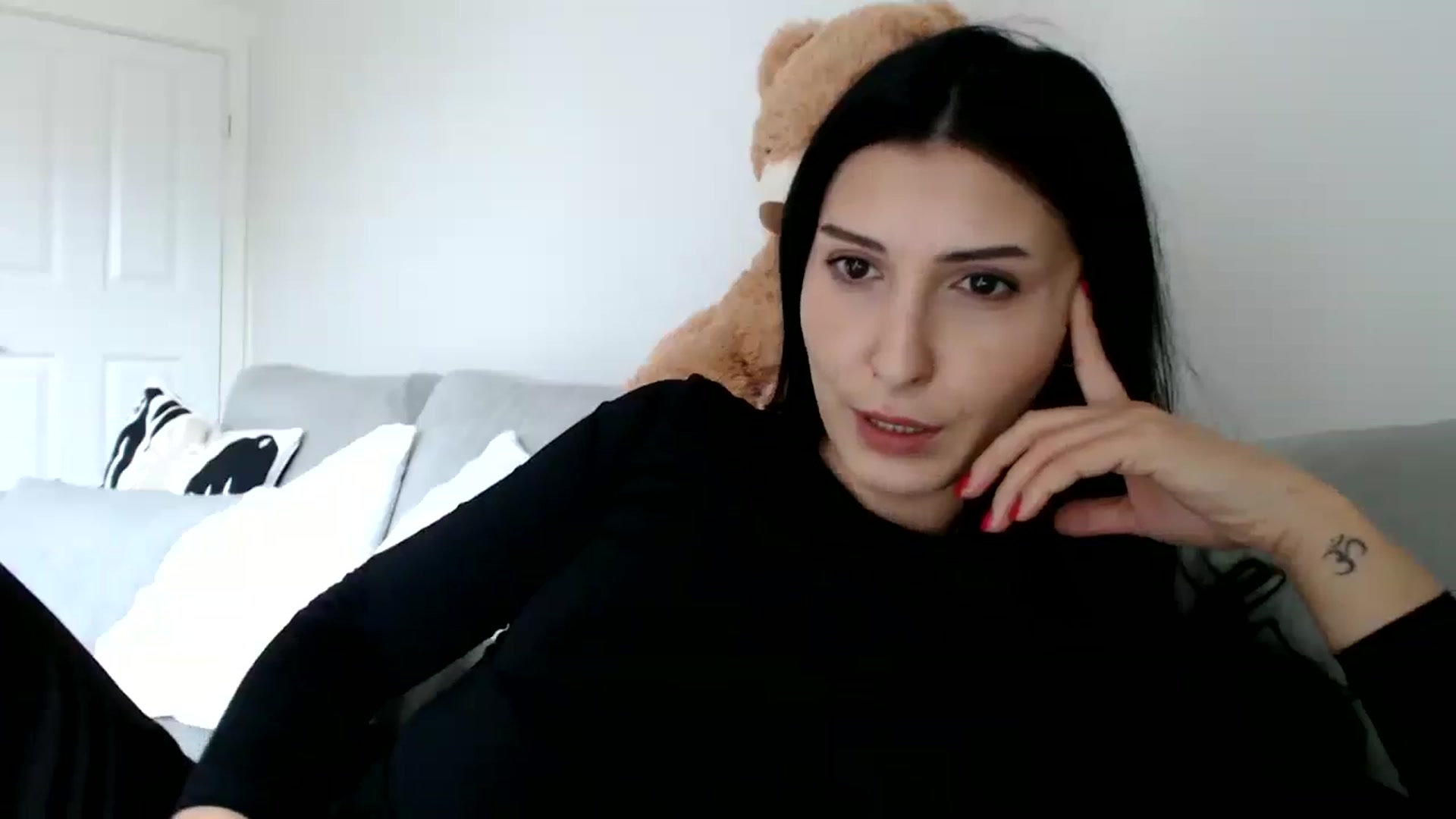 Gallery image thumbnail from Yara_77's myfreecams stream on, 10/08/2025, 08:56 image 14 of 20