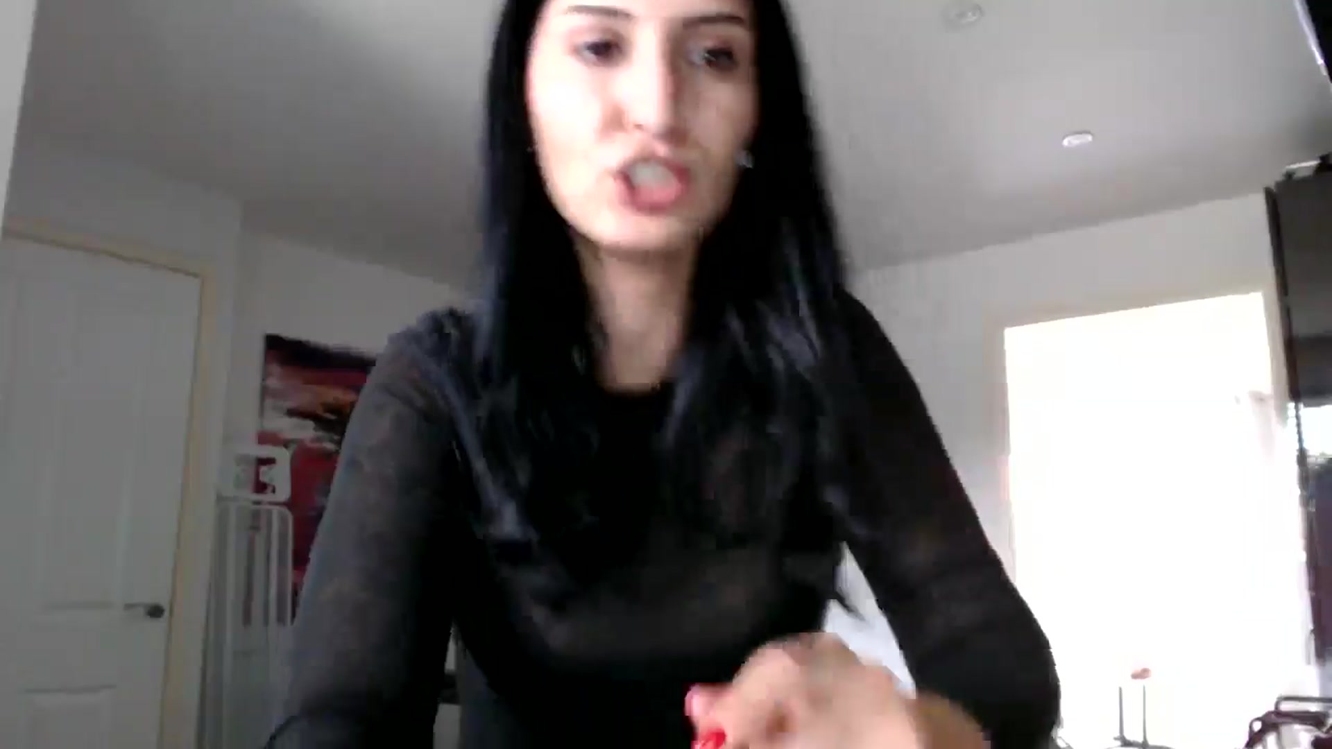 Gallery image thumbnail from Yara_77's myfreecams stream on, 10/08/2025, 11:18 image 14 of 20