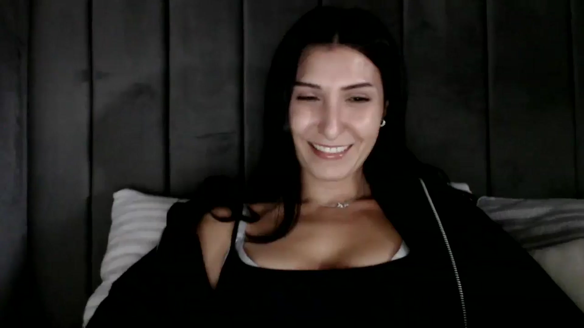 Gallery image thumbnail from Yara_77's myfreecams stream on, 10/08/2025, 12:40 image 8 of 20