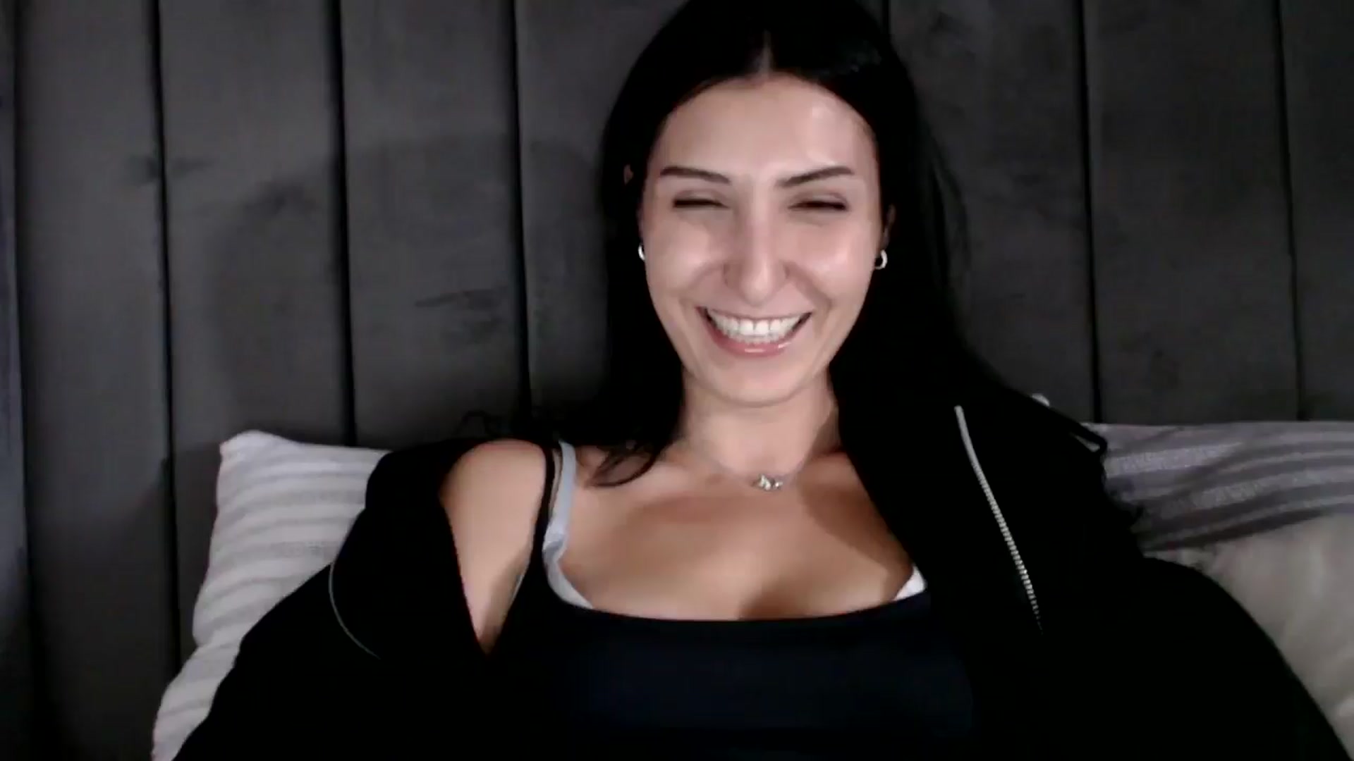Gallery image thumbnail from Yara_77's myfreecams stream on, 10/08/2025, 12:40 image 14 of 20