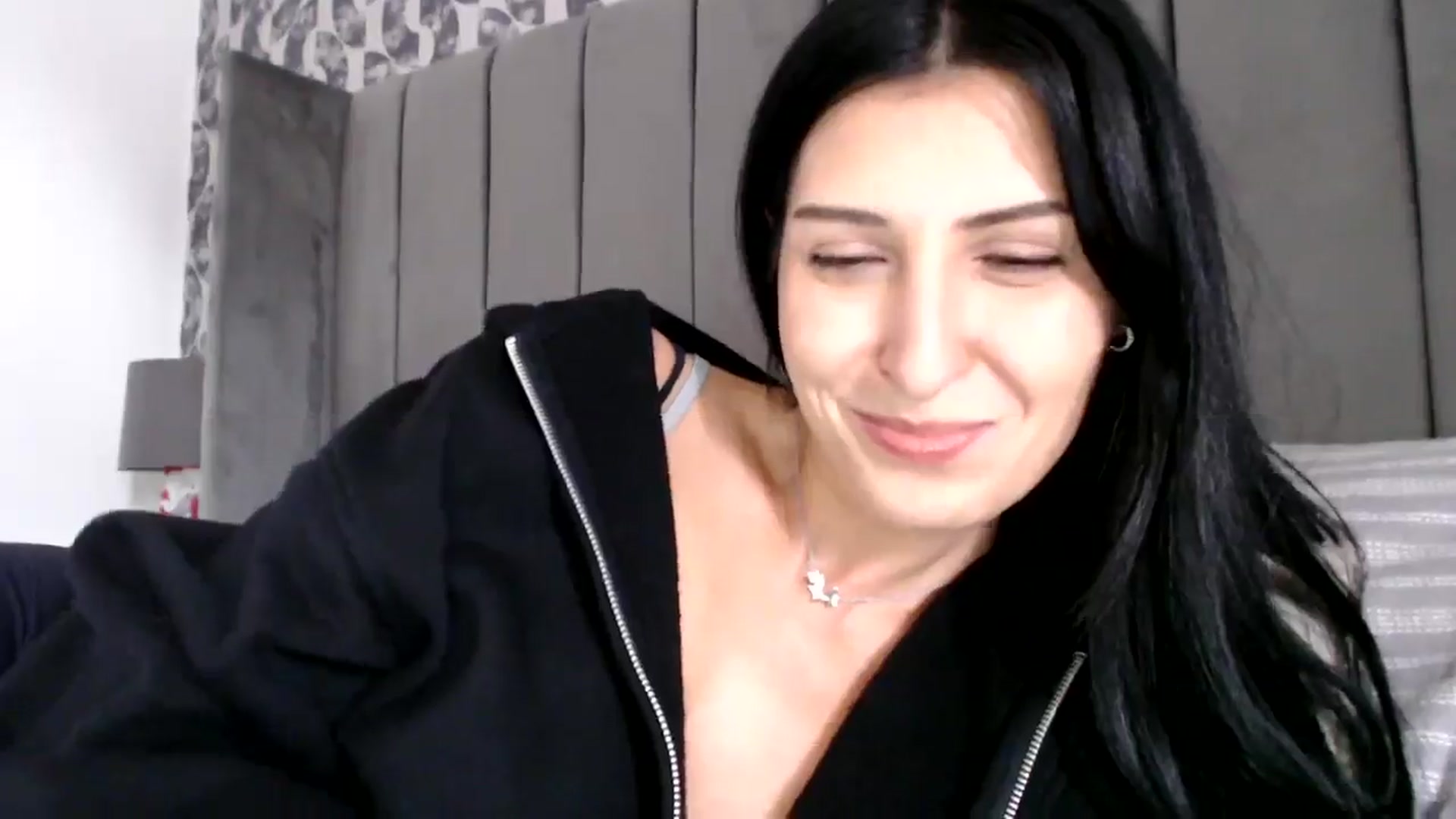Gallery image thumbnail from Yara_77's myfreecams stream on, 10/08/2025, 12:40 image 19 of 20