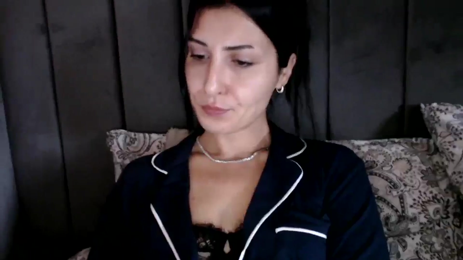 Gallery image thumbnail from Yara_77's myfreecams stream on, 10/15/2025, 10:15 image 16 of 20
