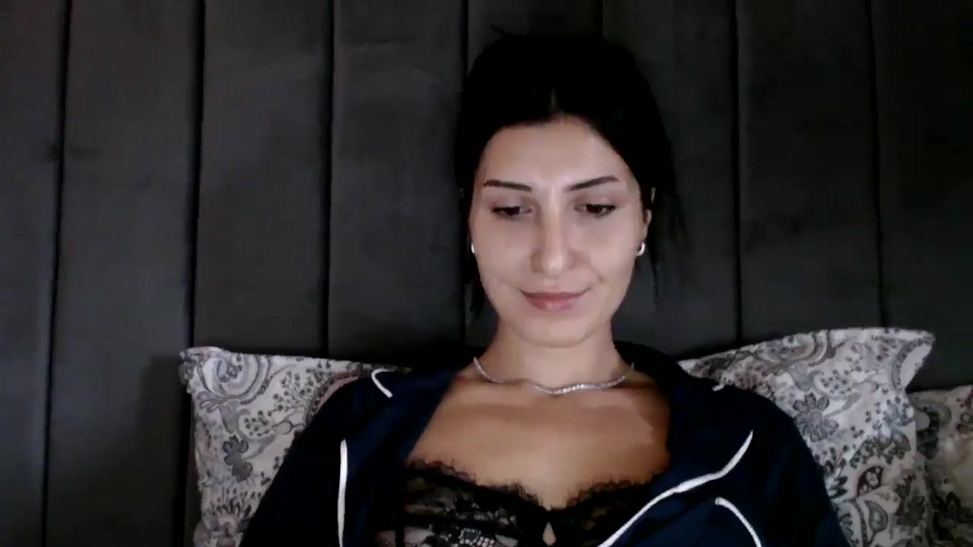 Gallery image thumbnail from Yara_77's myfreecams stream on, 10/15/2025, 10:36 image 16 of 20