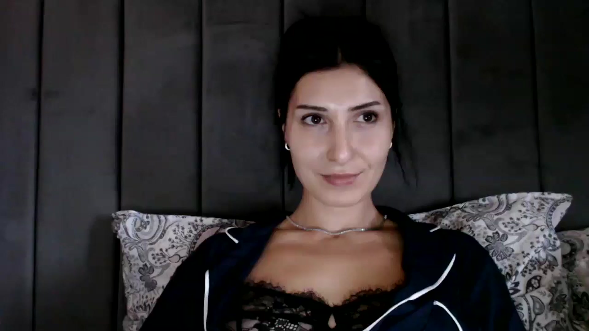 Gallery image thumbnail from Yara_77's myfreecams stream on, 10/15/2025, 10:36 image 18 of 20