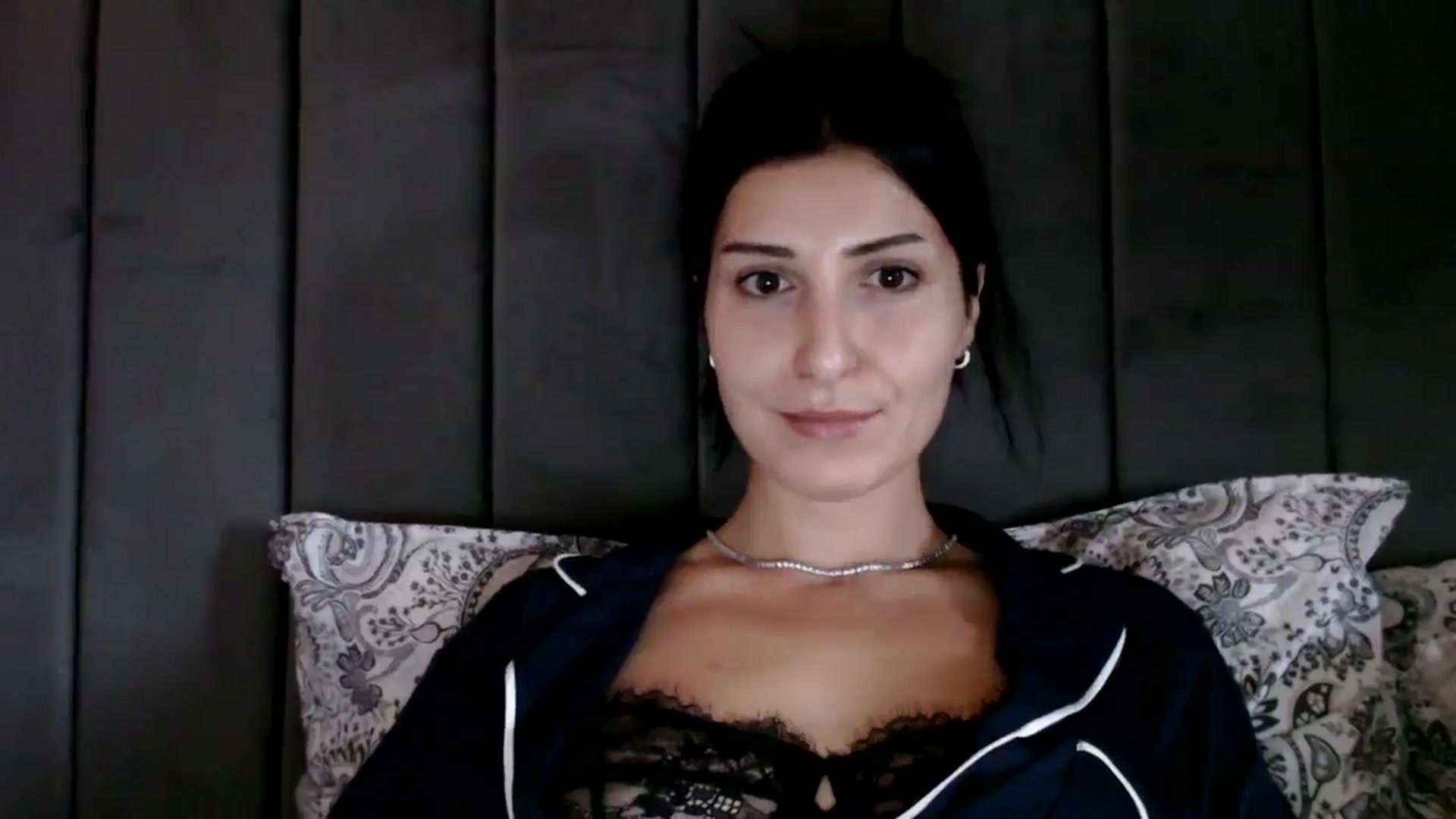 Gallery image thumbnail from Yara_77's myfreecams stream on, 10/15/2025, 10:36 image 17 of 20