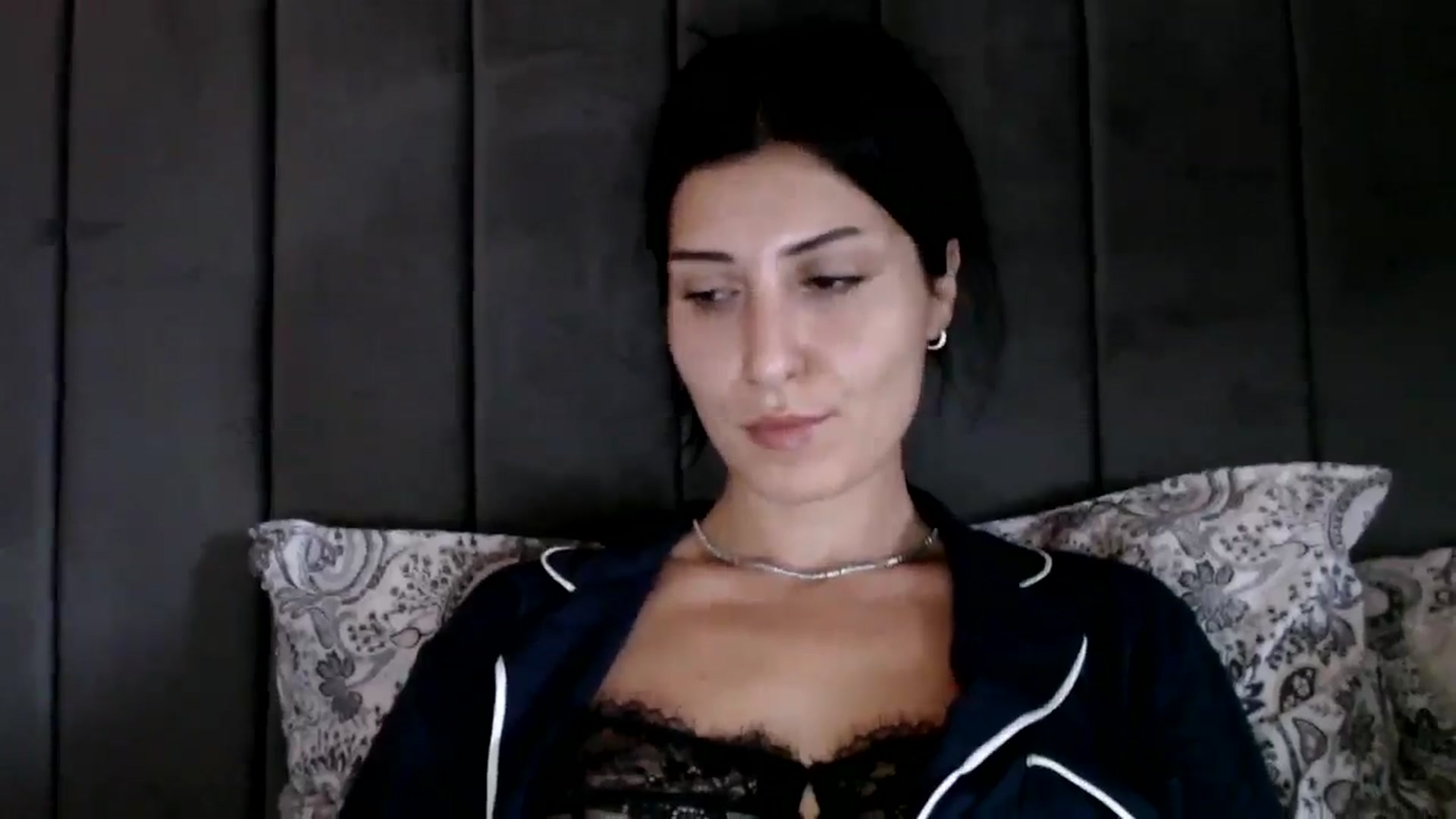 Gallery image thumbnail from Yara_77's myfreecams stream on, 10/15/2025, 10:36 image 15 of 20