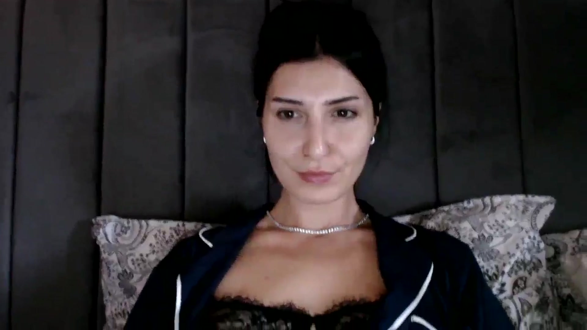 Gallery image thumbnail from Yara_77's myfreecams stream on, 10/15/2025, 10:36 image 10 of 20