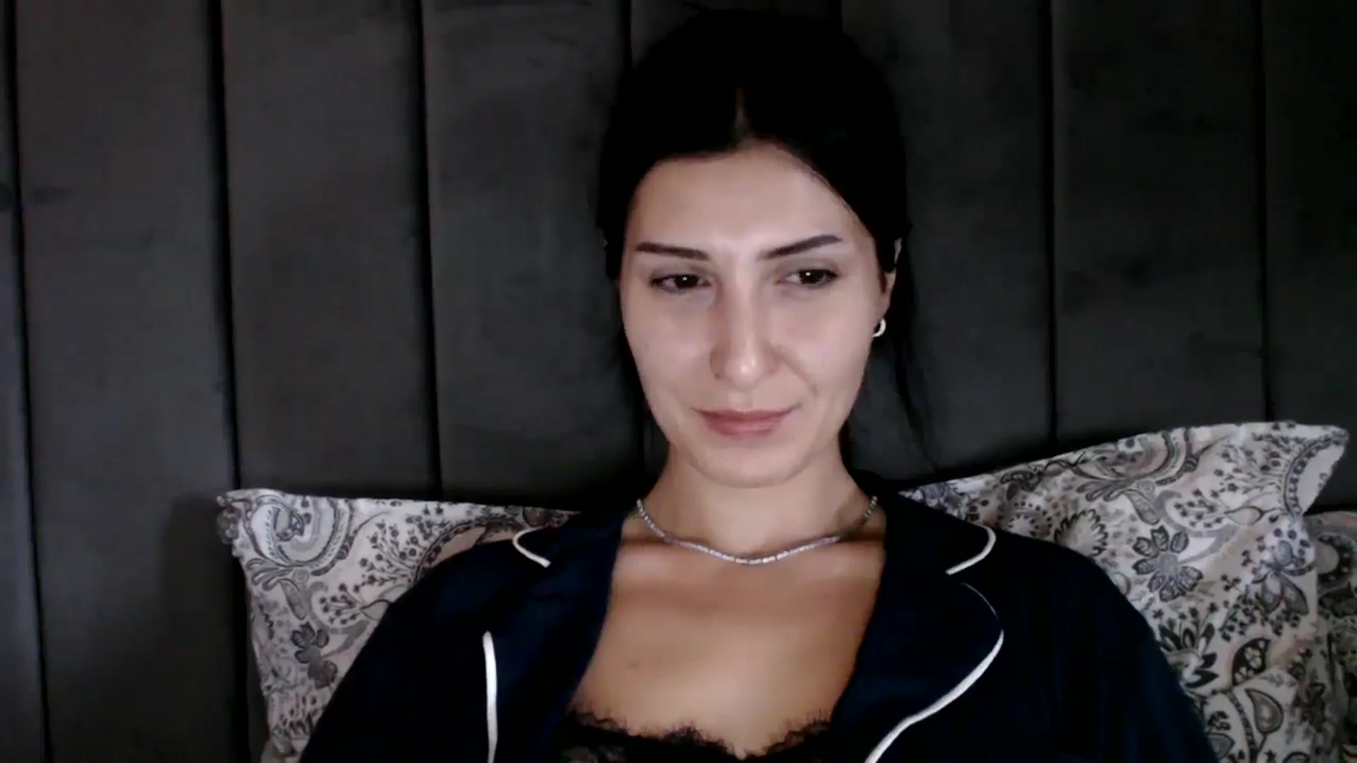 Gallery image thumbnail from Yara_77's myfreecams stream on, 10/15/2025, 10:36 image 5 of 20