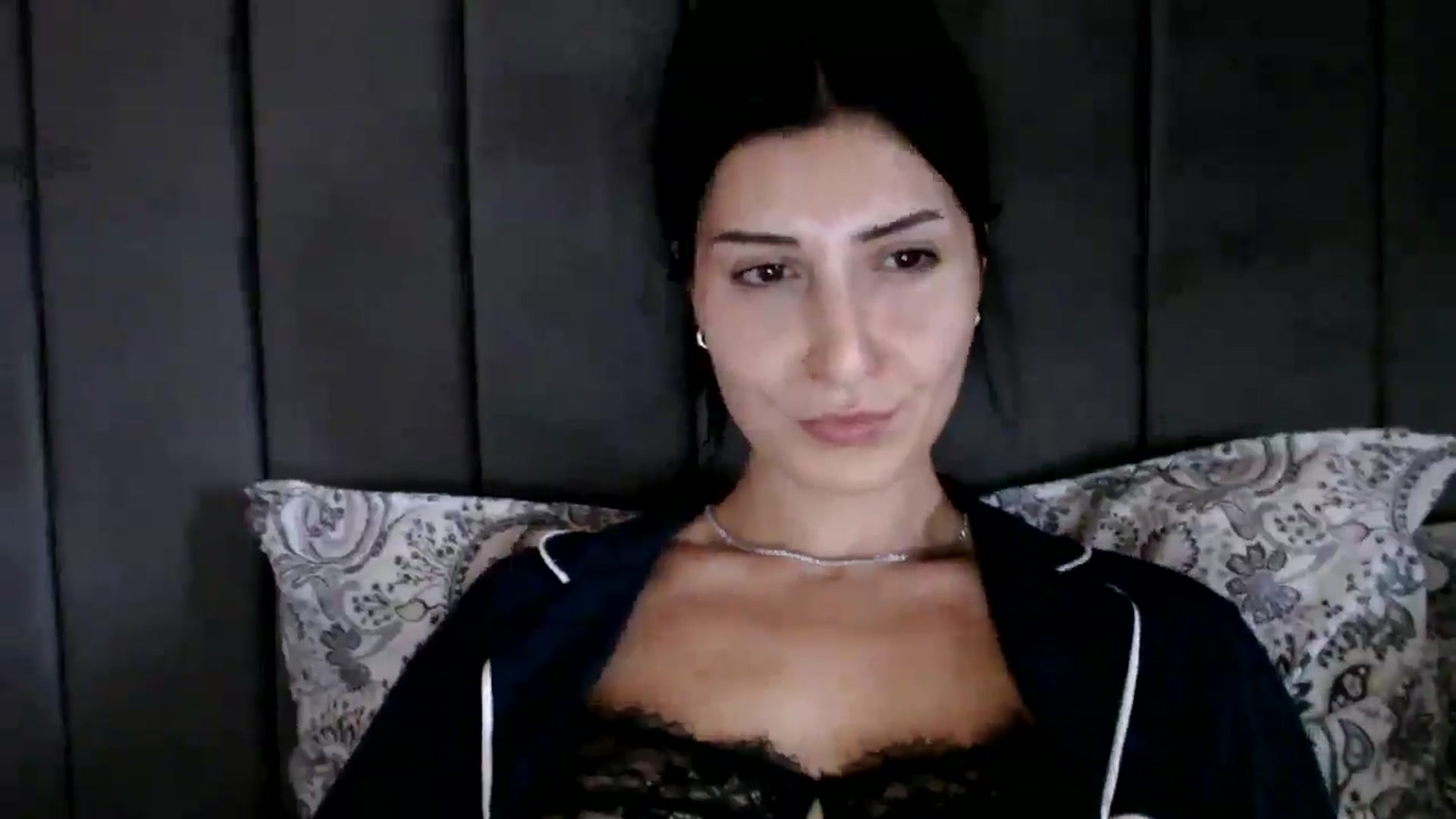 Gallery image thumbnail from Yara_77's myfreecams stream on, 10/15/2025, 10:36 image 19 of 20