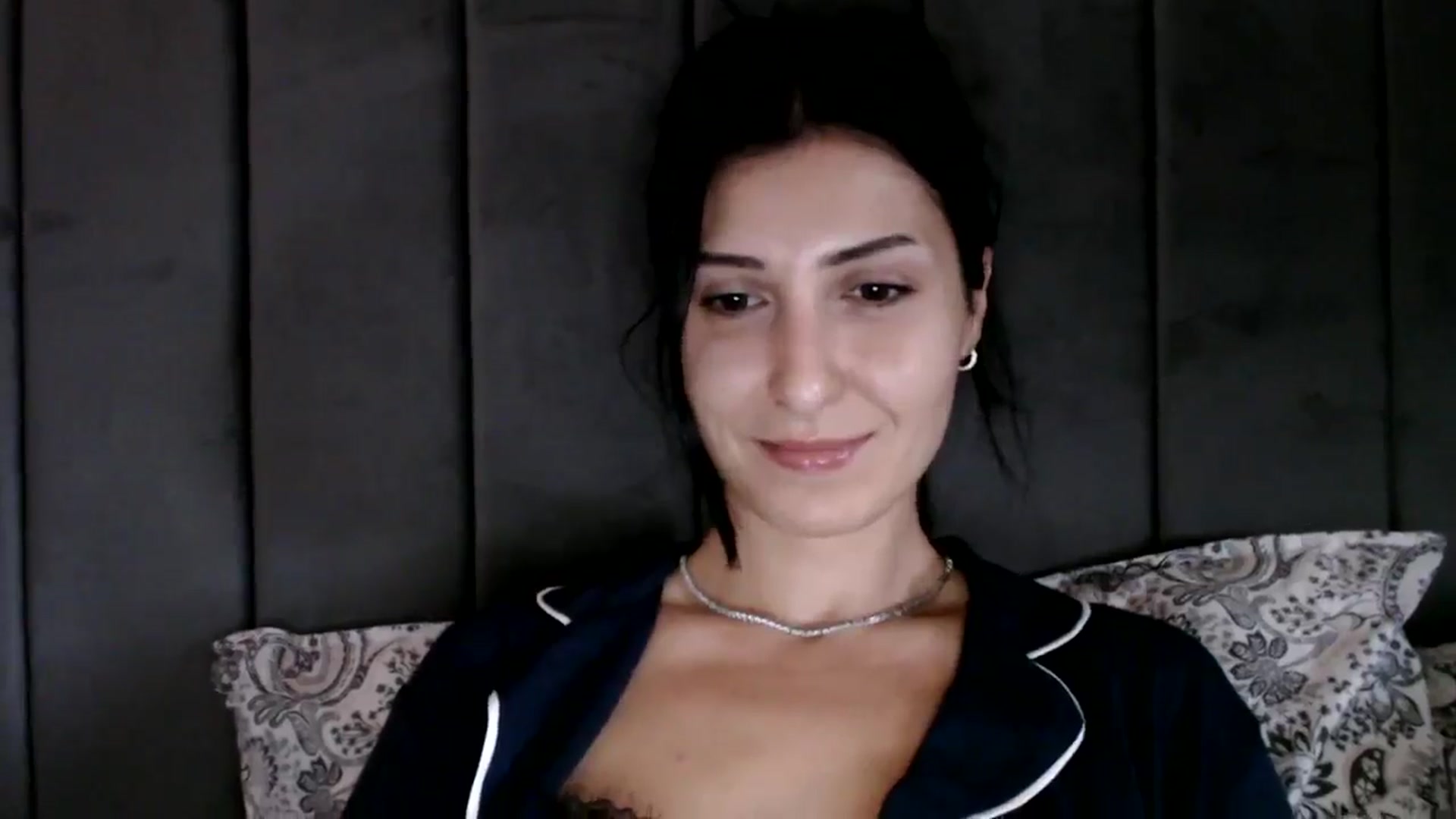 Gallery image thumbnail from Yara_77's myfreecams stream on, 10/15/2025, 10:50 image 17 of 20