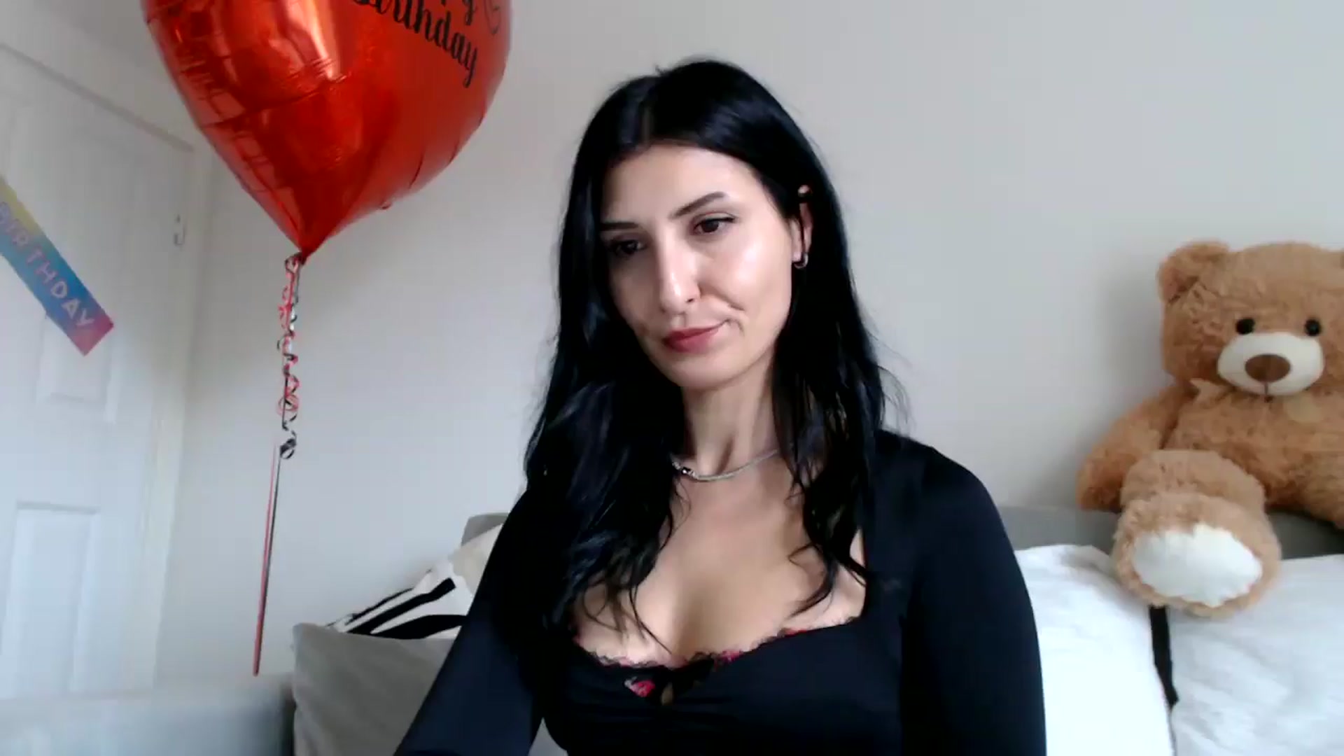 Gallery image thumbnail from Yara_77's myfreecams stream on, 10/16/2025, 11:32 image 1 of 20
