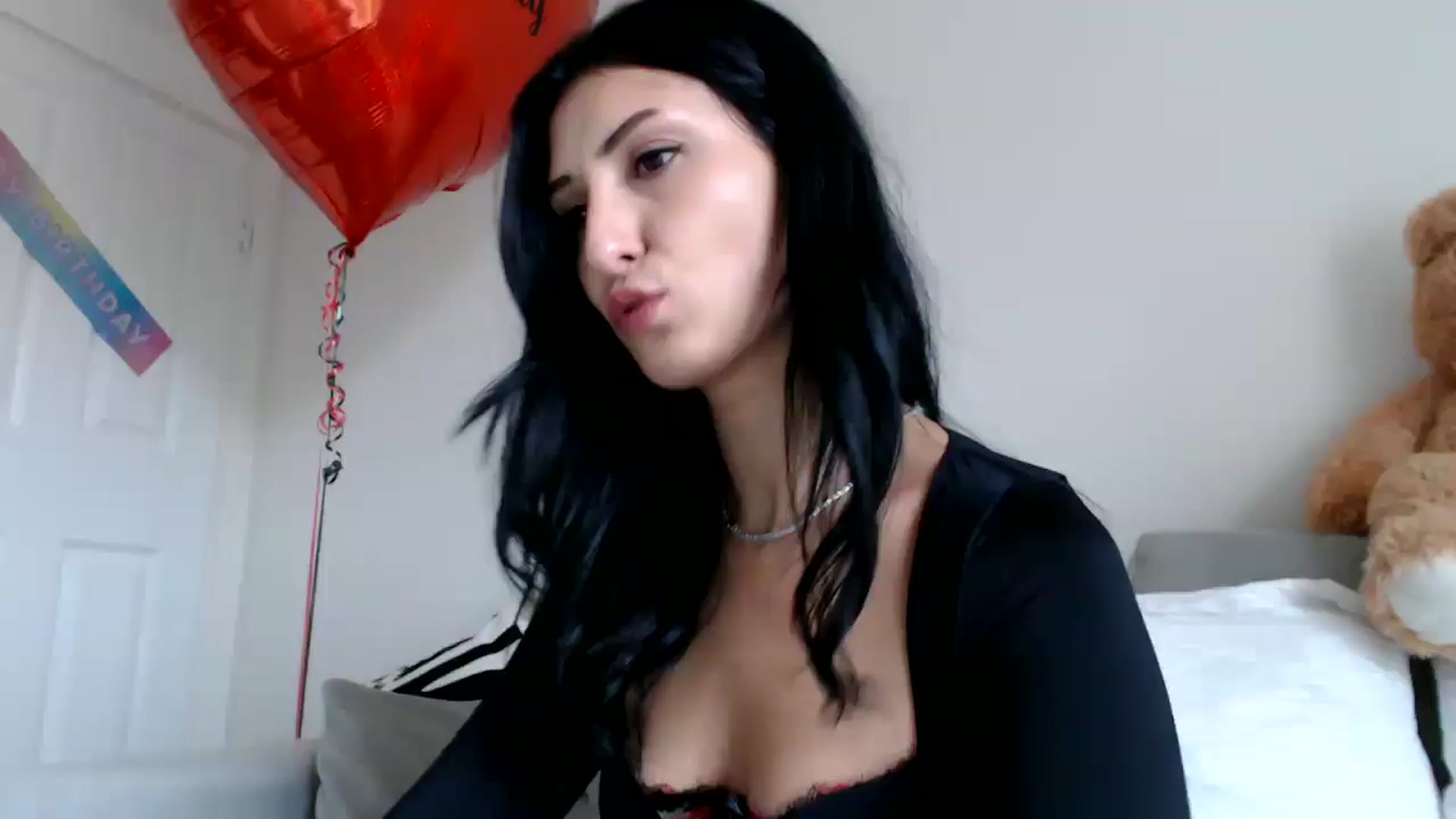 Gallery image thumbnail from Yara_77's myfreecams stream on, 10/16/2025, 11:32 image 8 of 20