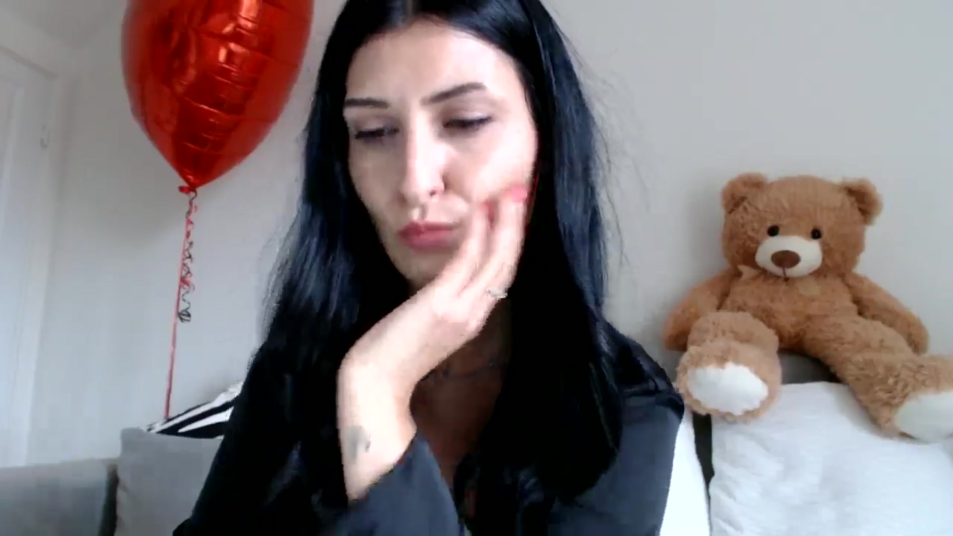 Gallery image thumbnail from Yara_77's myfreecams stream on, 10/16/2025, 12:39 image 16 of 20