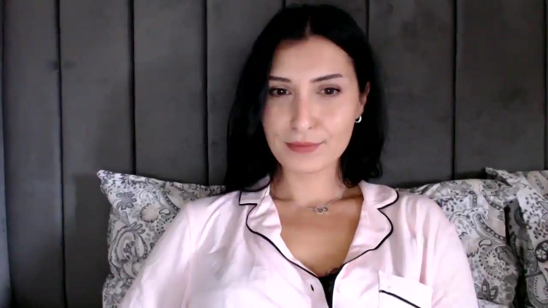 Gallery image thumbnail from Yara_77's myfreecams stream on, 10/22/2025, 09:30 image 11 of 20
